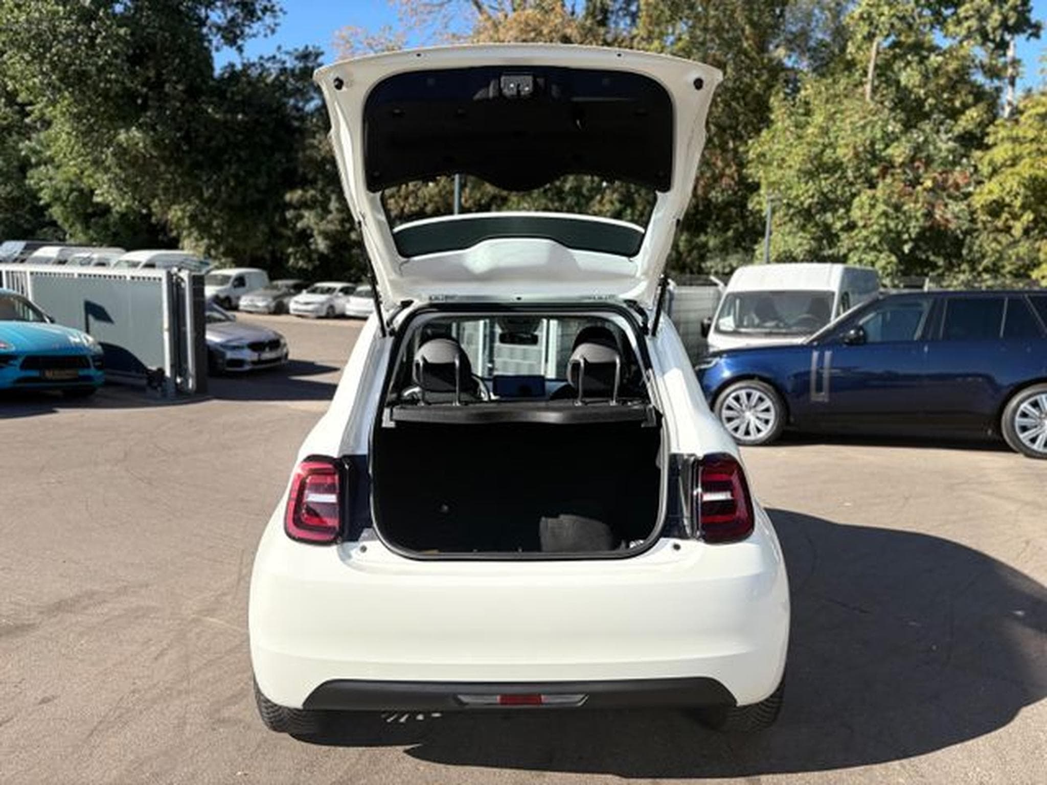 Fiat 500 500e*1.HD*42 KW GROßE REICHWEITE*SCHNELL LADE* (2023) - Photo 9