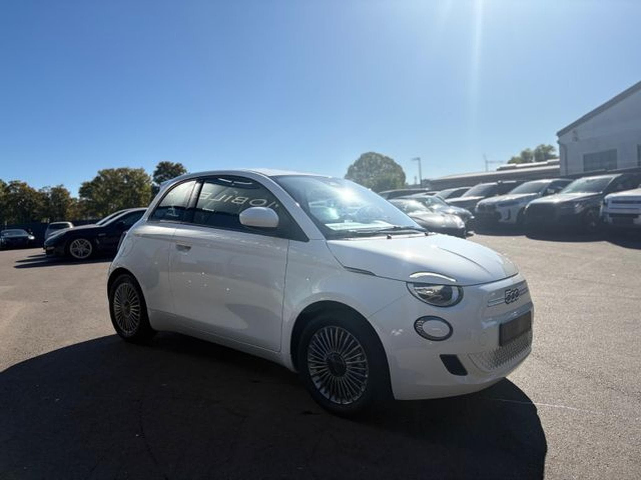 Fiat 500 500e*1.HD*42 KW GROßE REICHWEITE*SCHNELL LADE* (2023) - Photo 6
