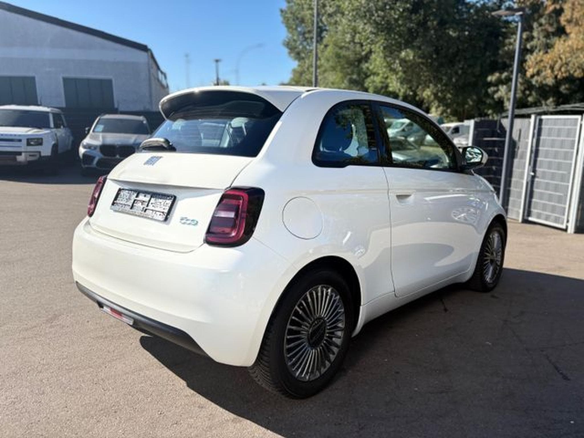 Fiat 500 500e*1.HD*42 KW GROßE REICHWEITE*SCHNELL LADE* (2023) - Photo 7