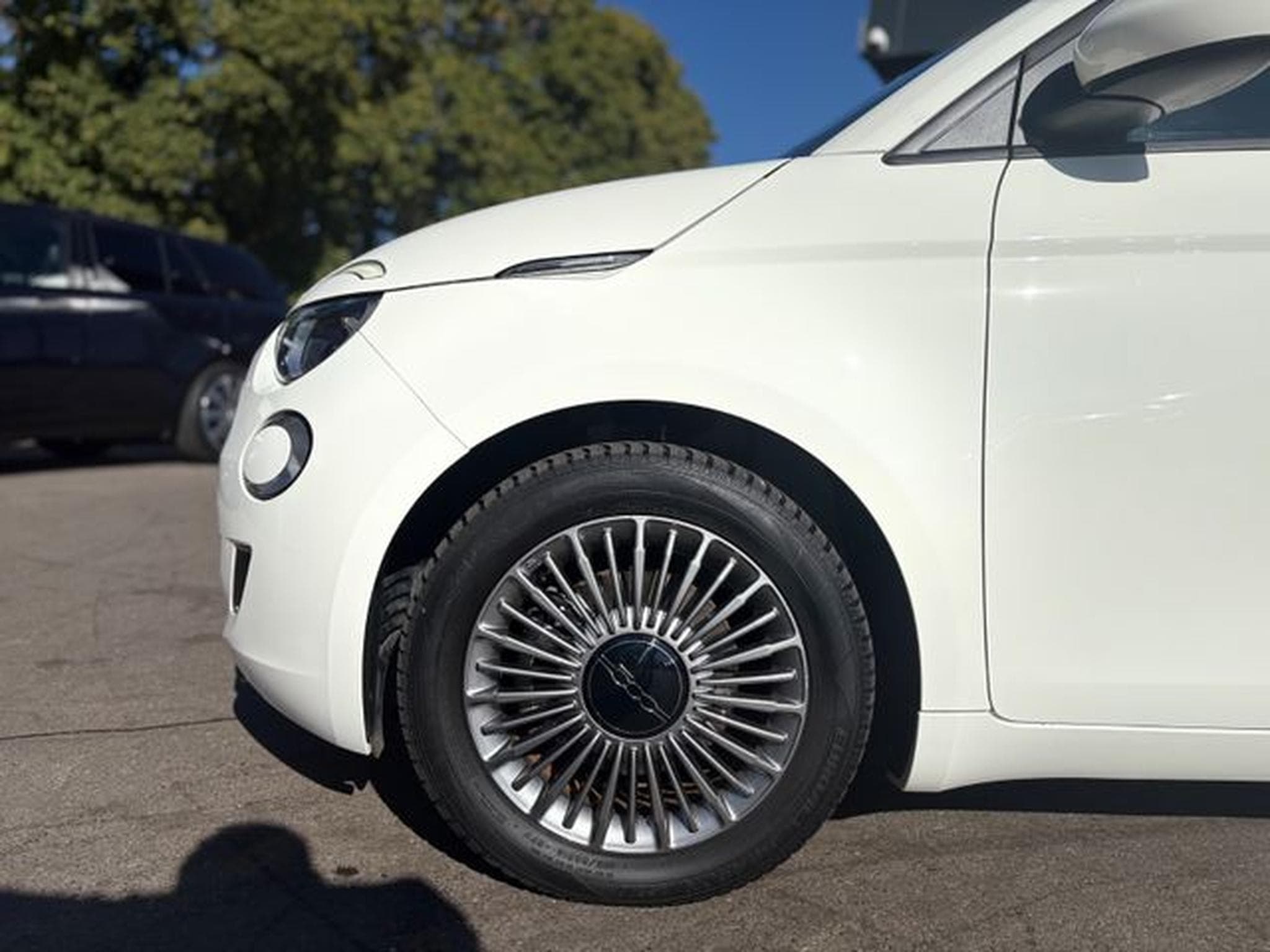 Fiat 500 500e*1.HD*42 KW GROßE REICHWEITE*SCHNELL LADE* (2023) - Photo 13