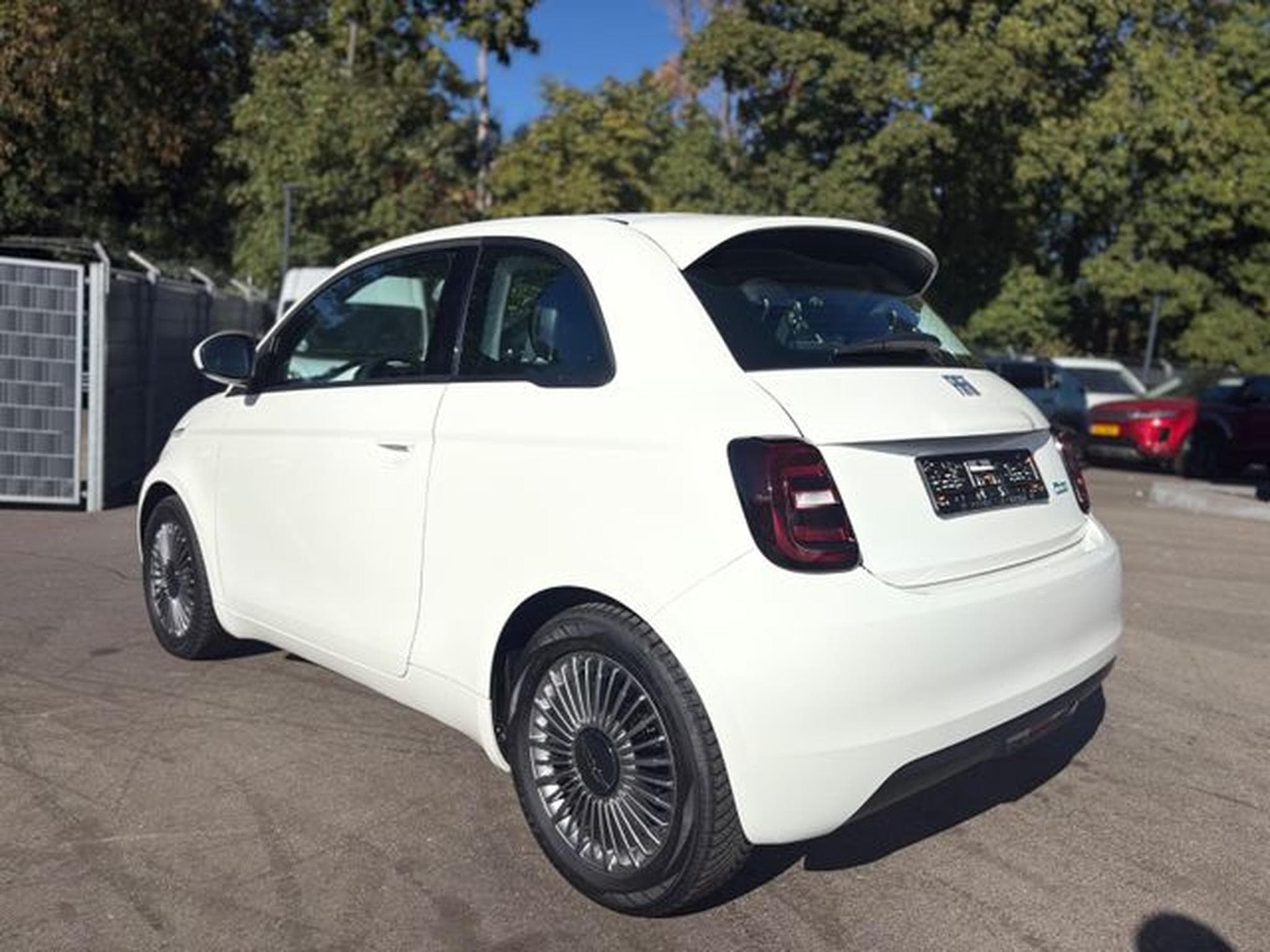 Fiat 500 500e*1.HD*42 KW GROßE REICHWEITE*SCHNELL LADE* (2023) - Photo 10