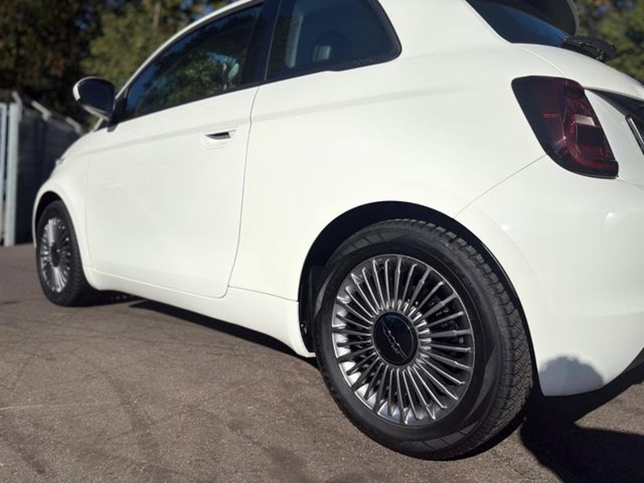 Fiat 500 500e*1.HD*42 KW GROßE REICHWEITE*SCHNELL LADE* (2023) - Photo 14
