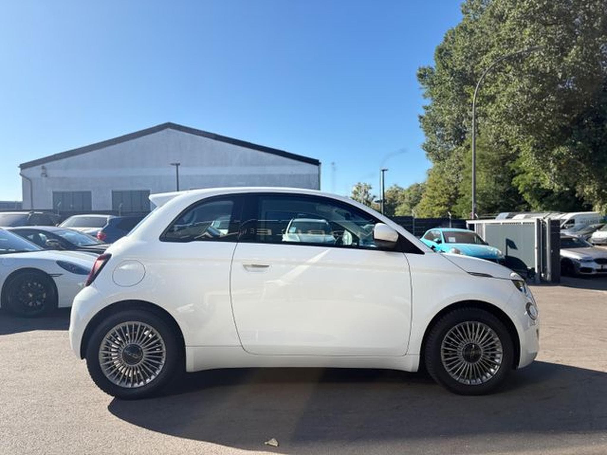Fiat 500 500e*1.HD*42 KW GROßE REICHWEITE*SCHNELL LADE* (2023) - Photo 12