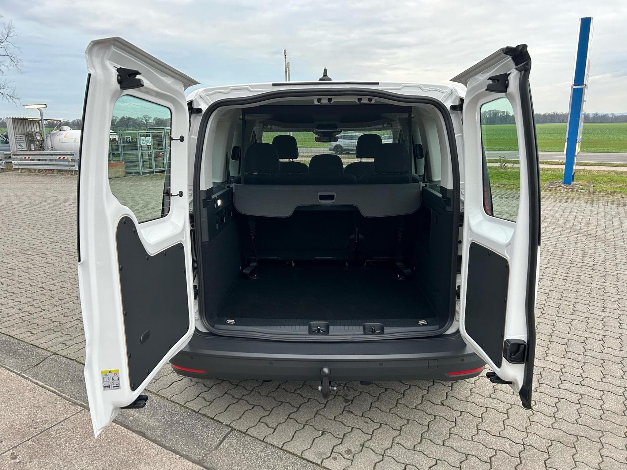 VW Caddy Trendline (2026) - Photo 17