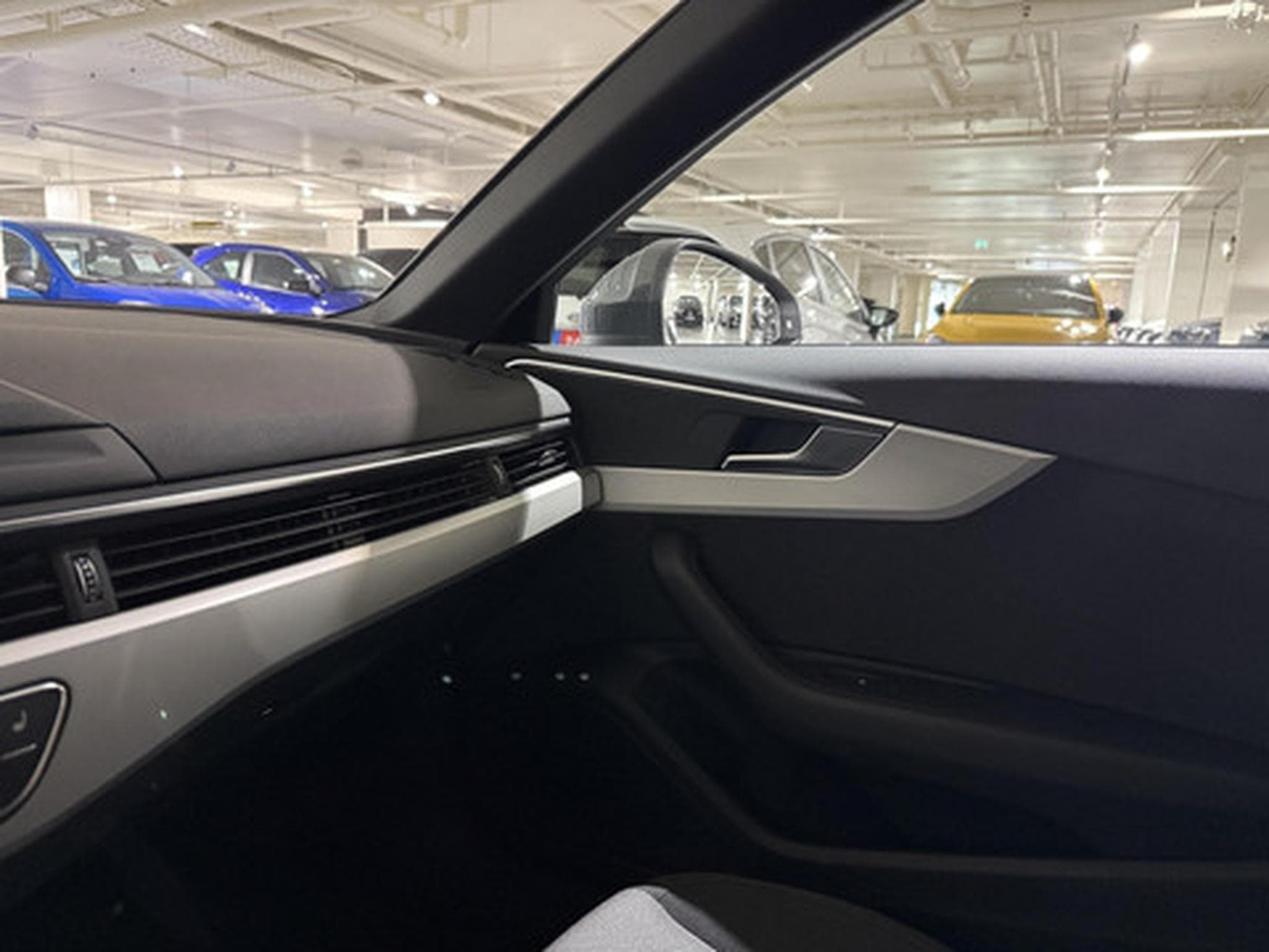 Audi A4 Avant 2.0 TDI S tronic S line (2023) - Photo 9