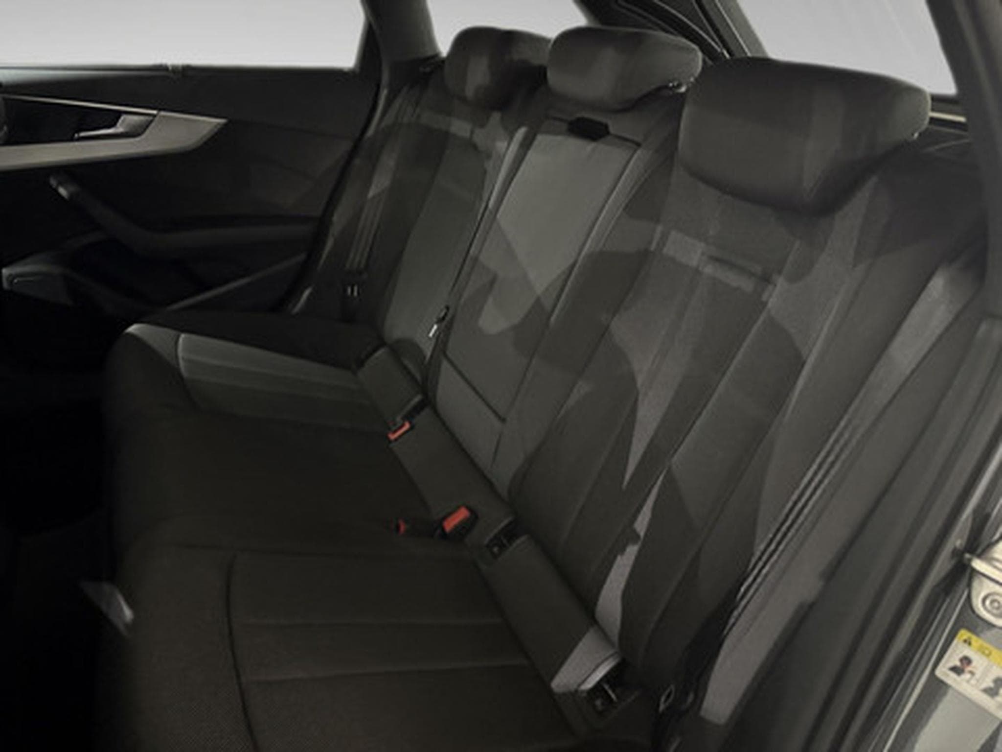 Audi A4 Avant 2.0 TDI S tronic S line (2023) - Photo 11