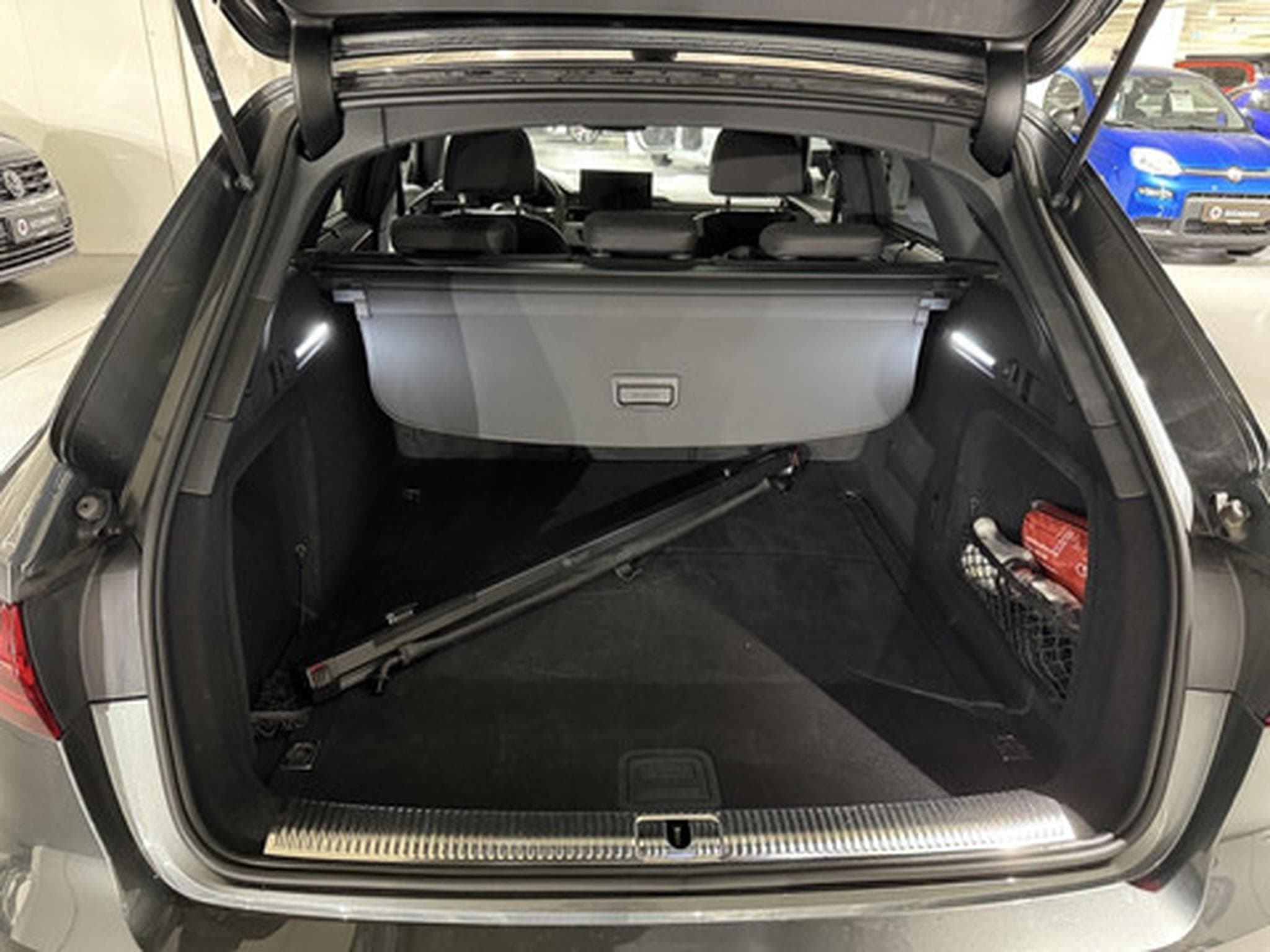 Audi A4 Avant 2.0 TDI S tronic S line (2023) - Photo 12