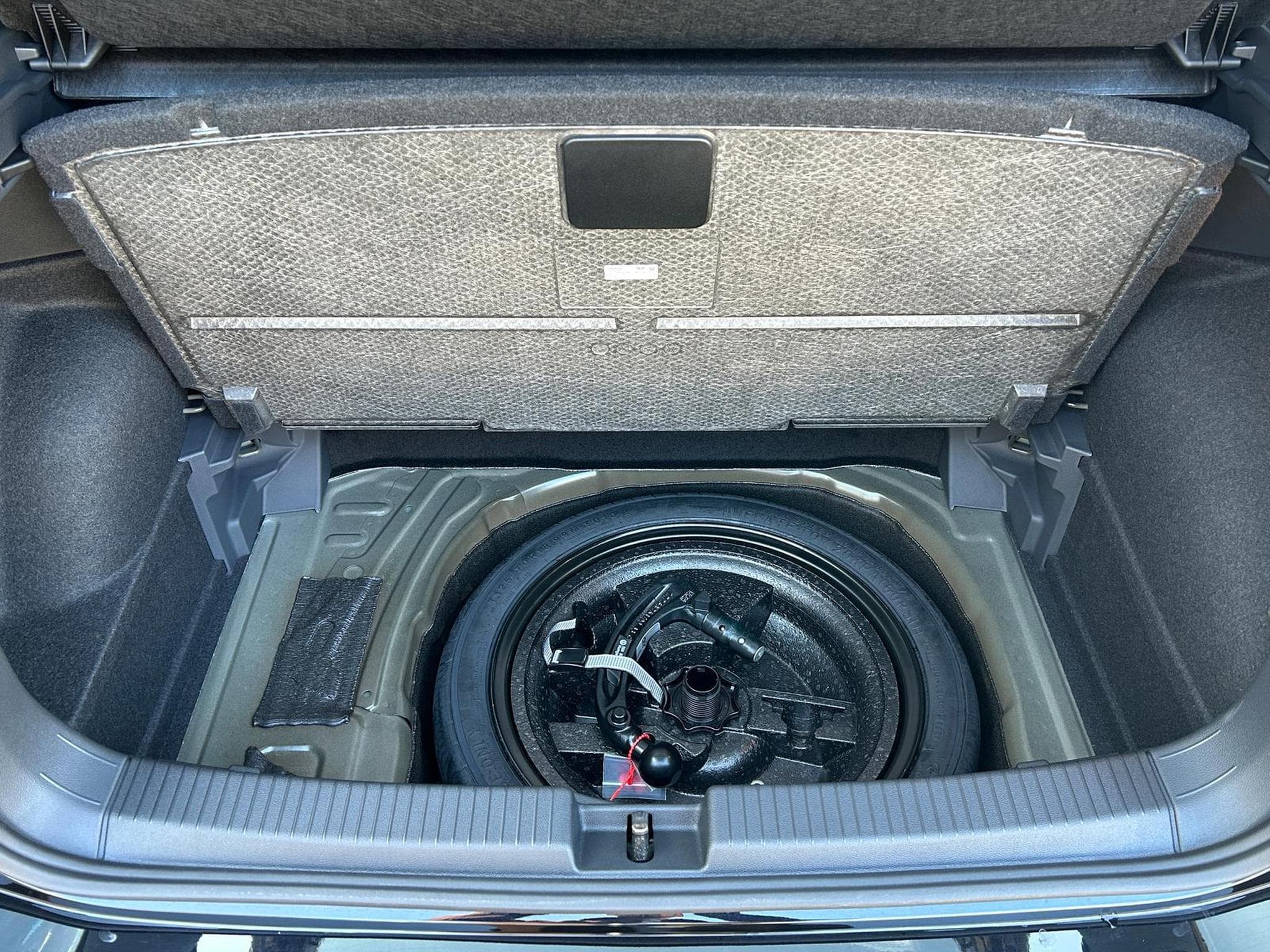 VW T-Cross R-Line (2026) - Photo 16