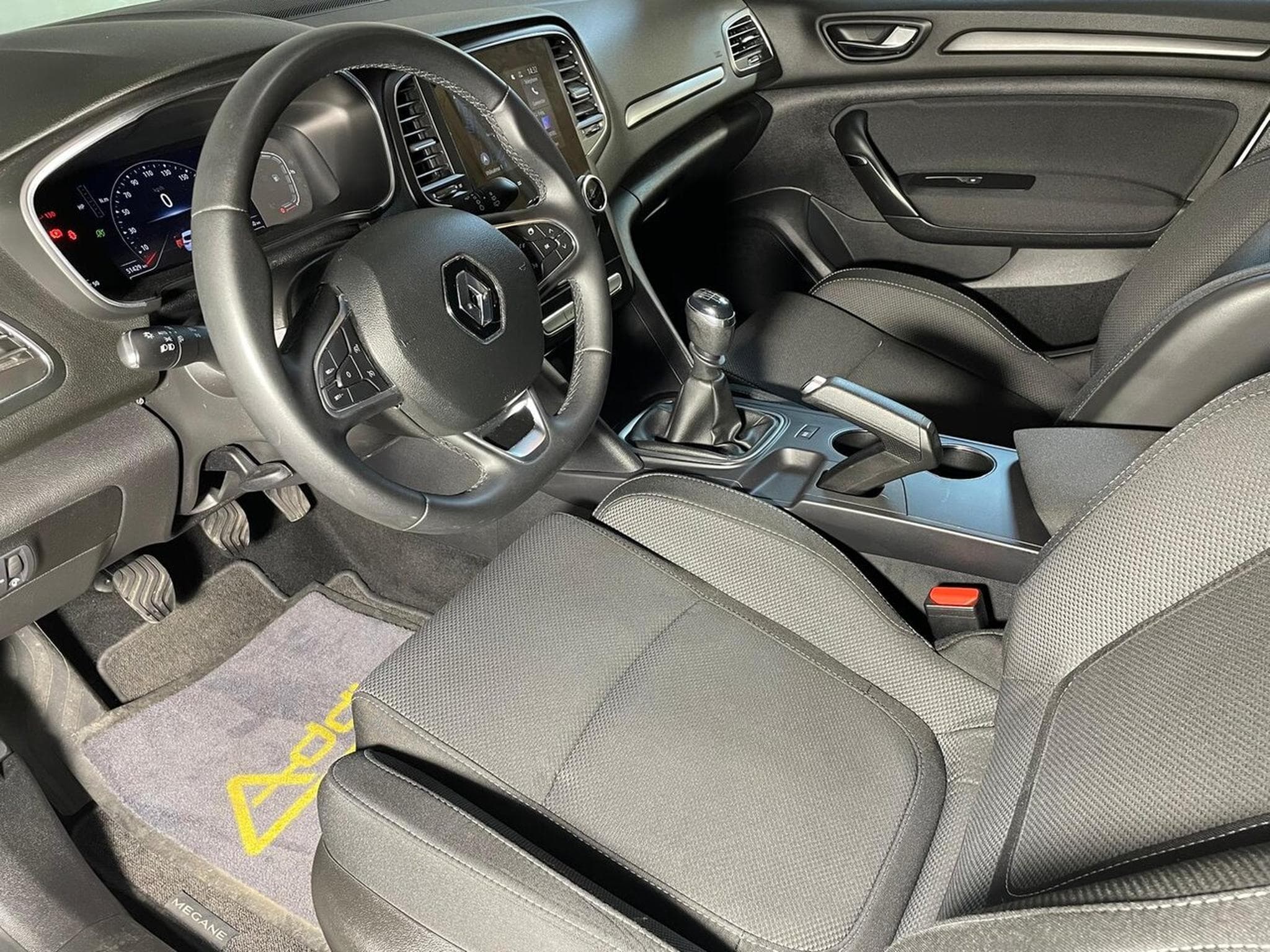 Renault Megane IV 1.3 TCE 140 INTENS CARPLAY (2023) - Photo 8