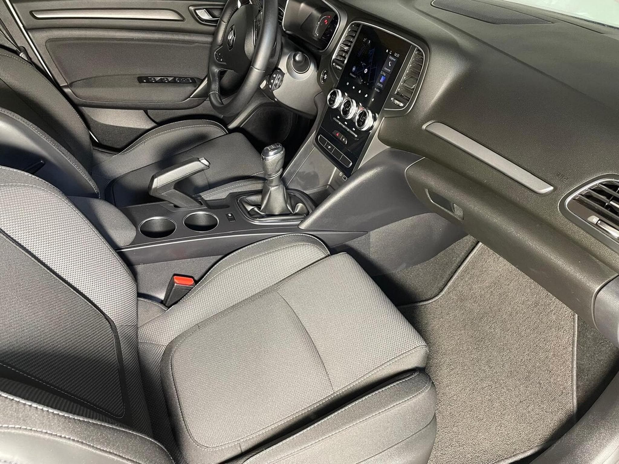 Renault Megane IV 1.3 TCE 140 INTENS CARPLAY (2023) - Photo 9