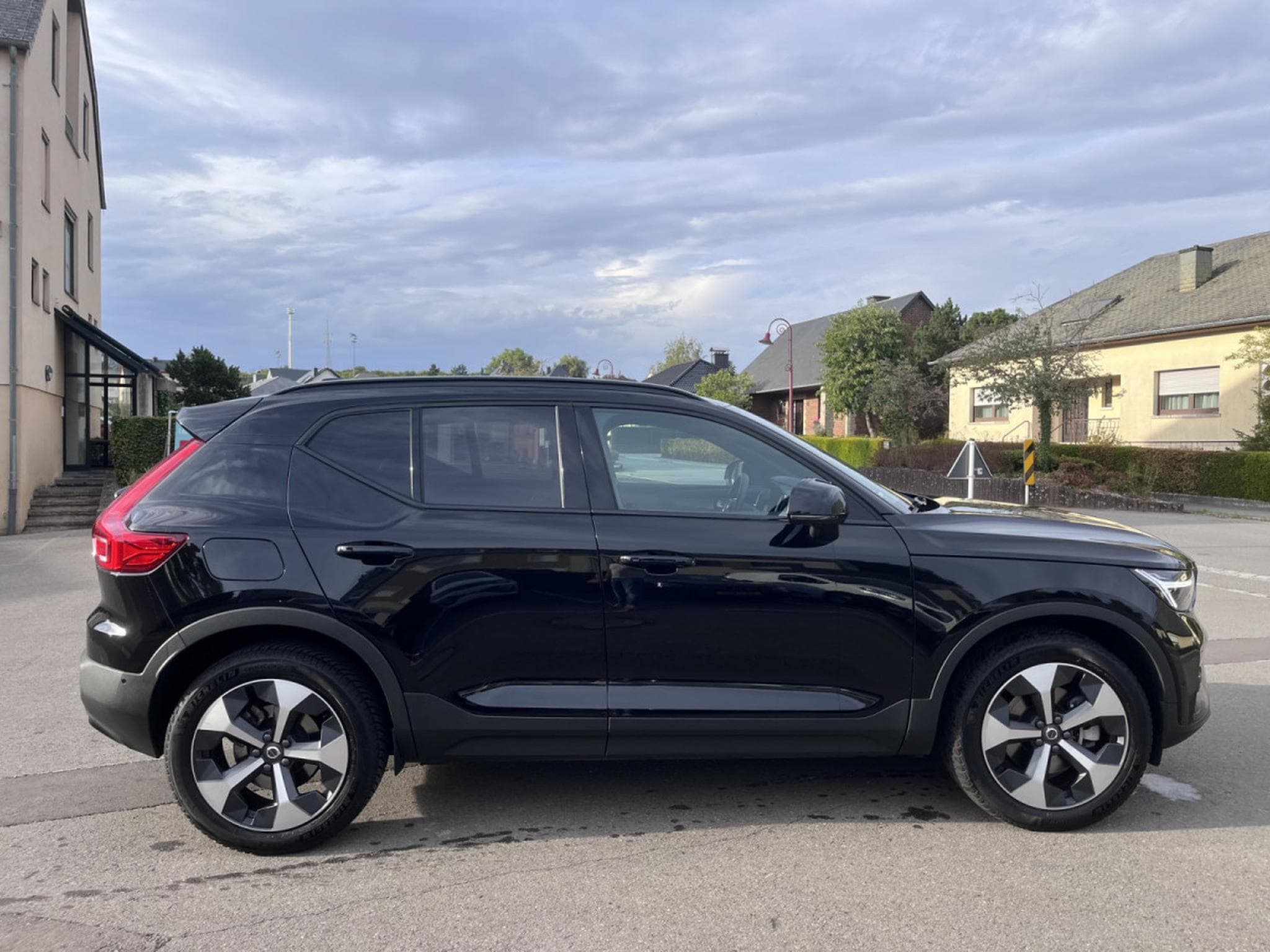Volvo XC40 B3 Plus Dark DCT (2025) - Photo 4