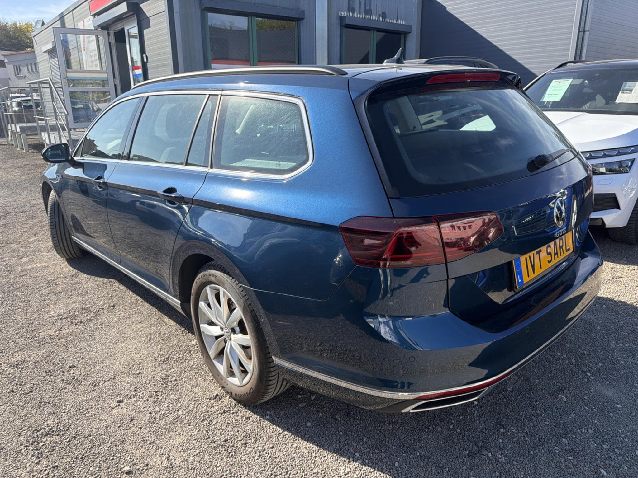 VW Passat 1.4 GTE PLUG-IN 218CV (2022) - Photo 4