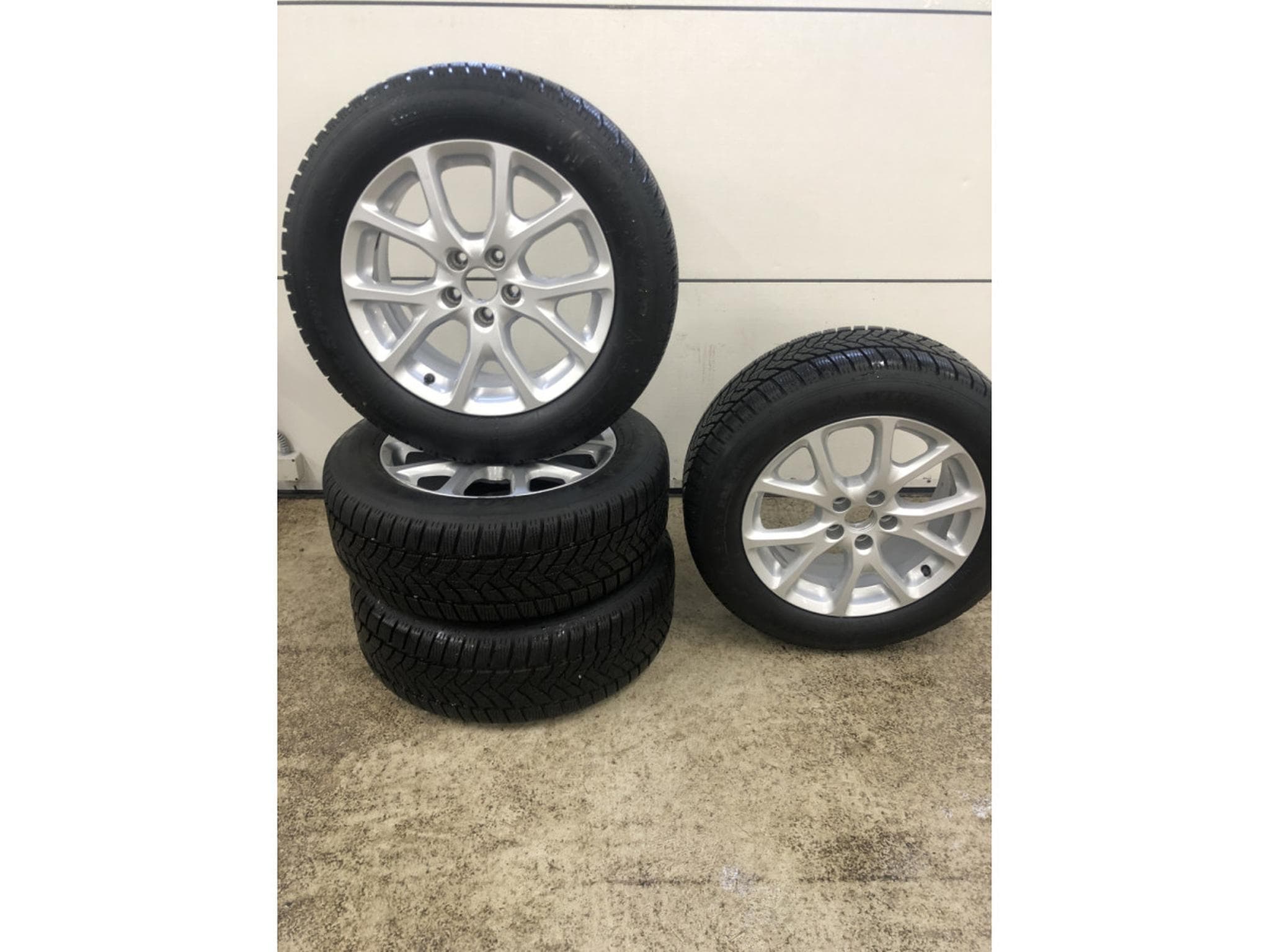 Jantes alu + Pneus h – 17" - Photo 1