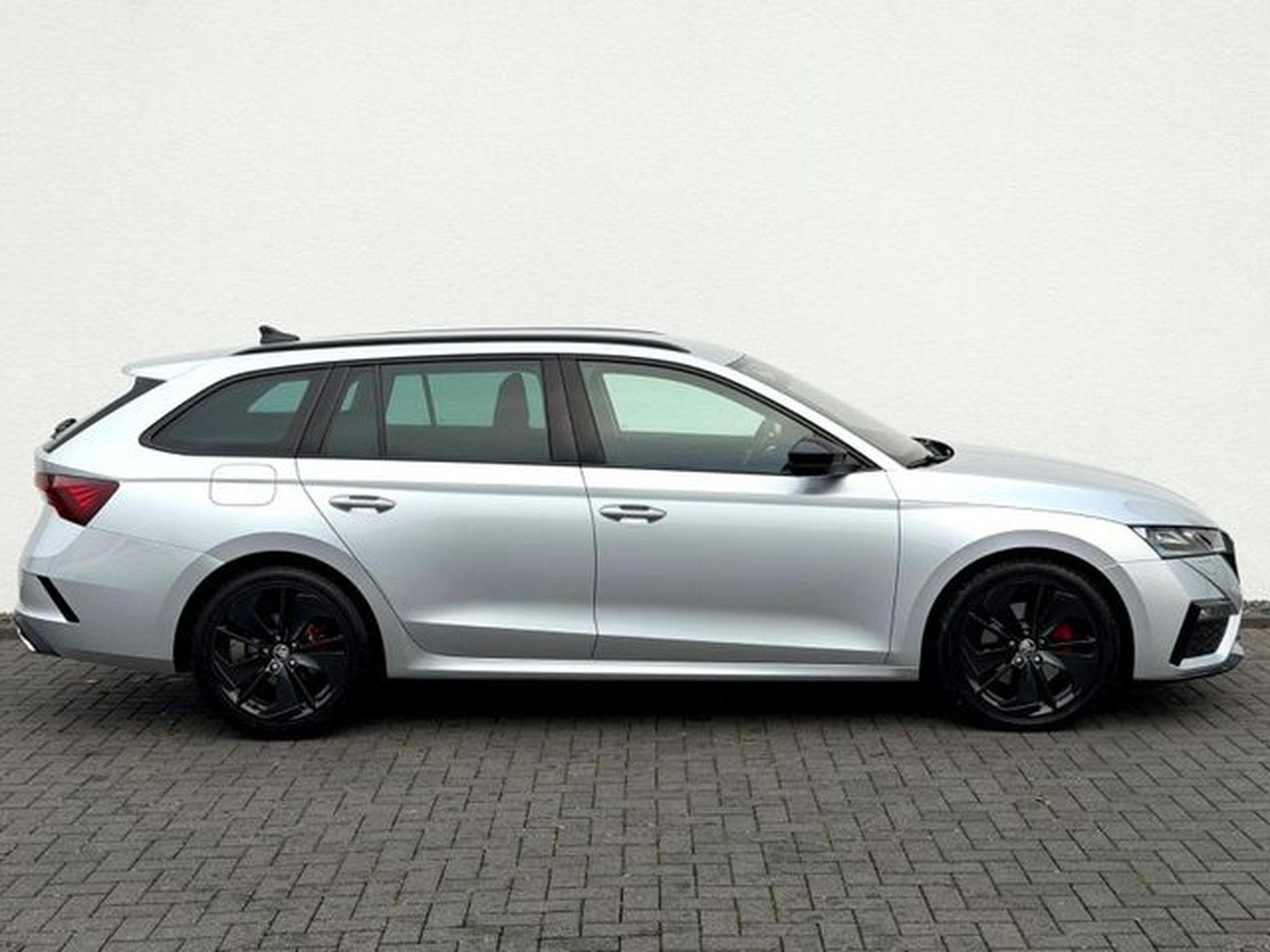 Skoda Octavia Octavia Combi RS 2.0 TDI DSG /NAVI/LED/HUD/AHK/ (2022) - Photo 4