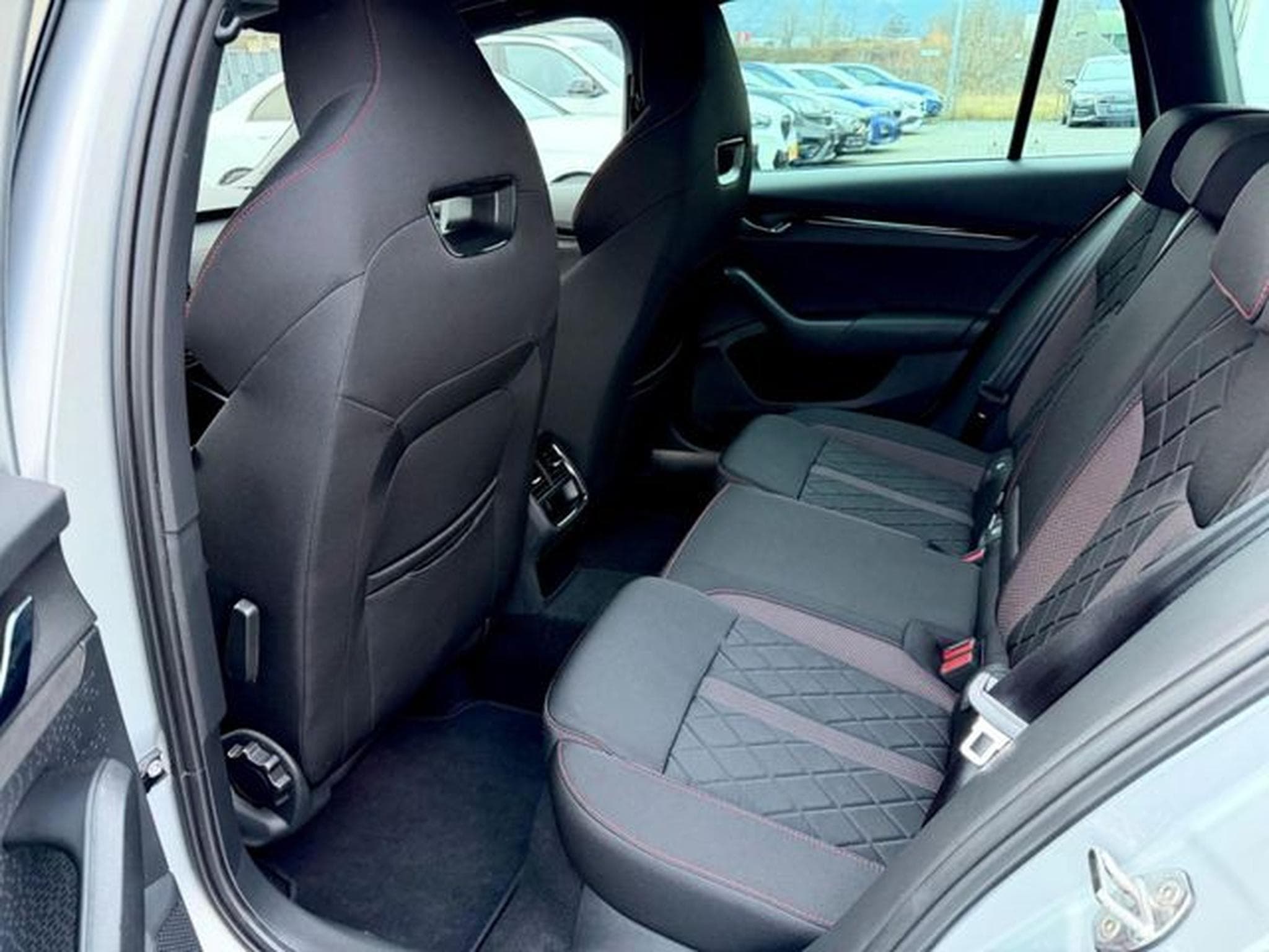 Skoda Octavia Octavia Combi RS 2.0 TDI DSG /NAVI/LED/HUD/AHK/ (2022) - Photo 14