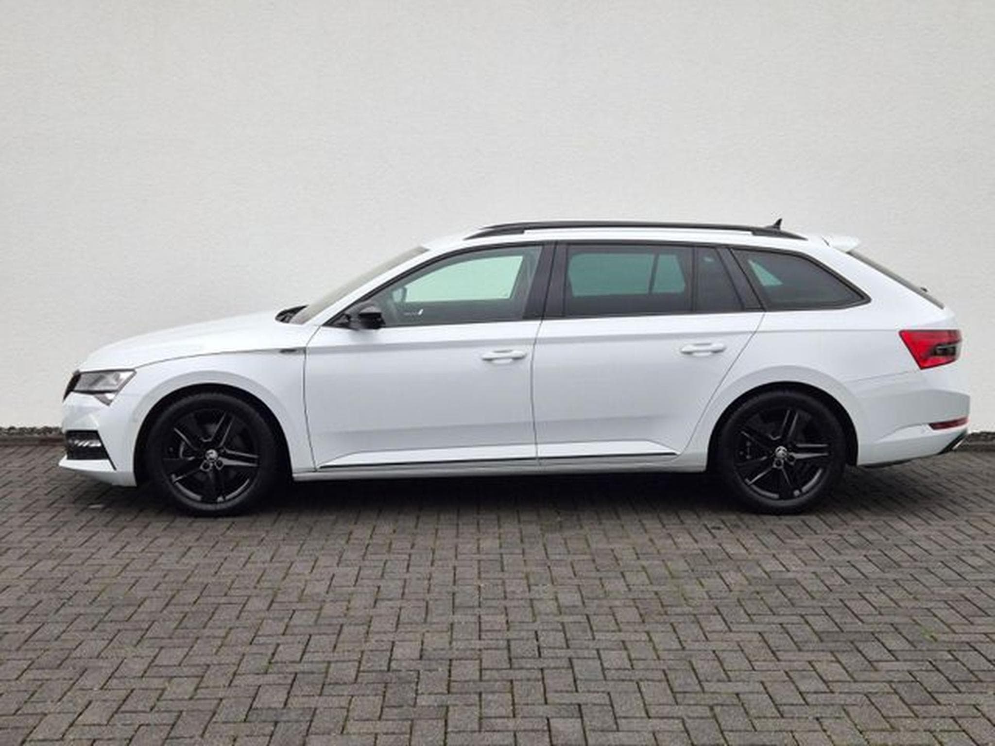 Skoda Superb Superb Combi Sportline 2.0 TSI DSG / / 1.HAND // (2022) - Photo 8