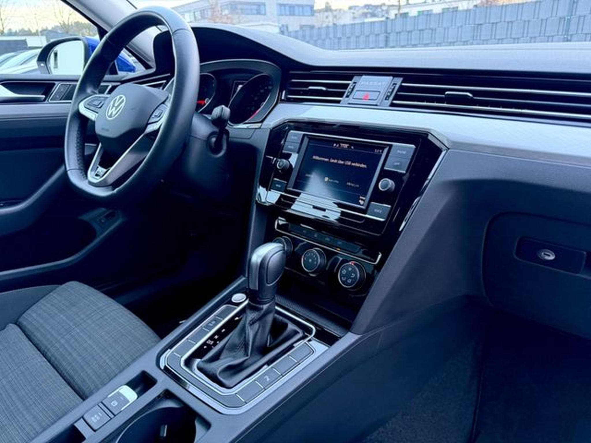 VW Passat Passat Variant 2.0 TDI R line /Led/Pano/App/ (2022) - Photo 12