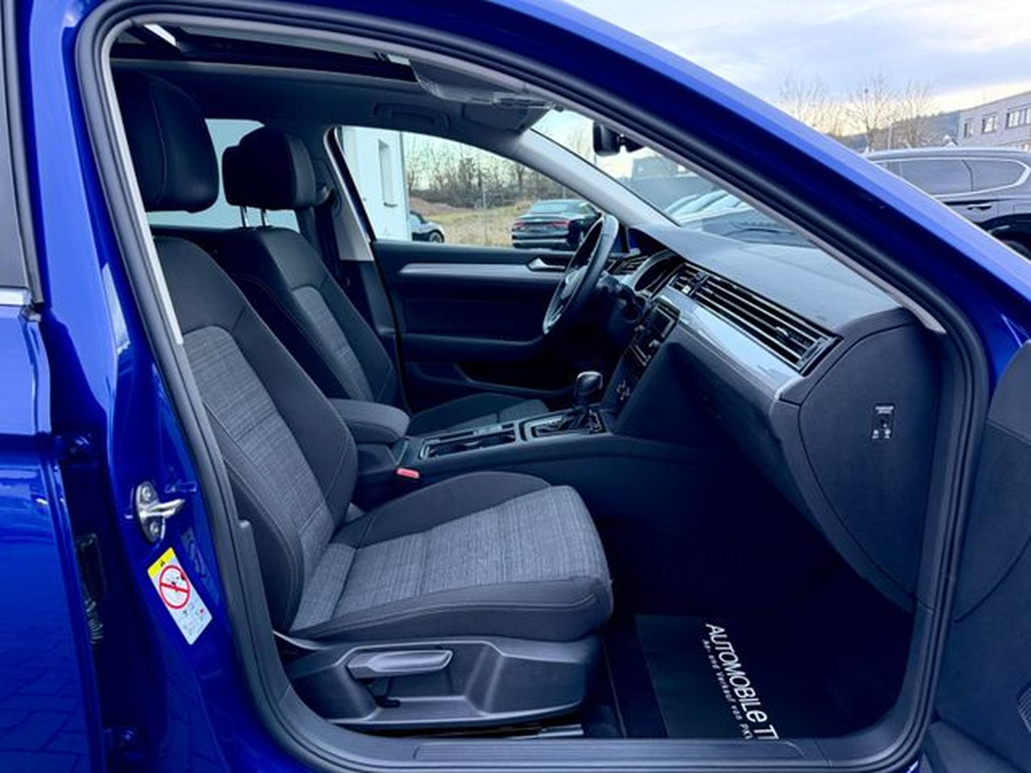 VW Passat Passat Variant 2.0 TDI R line /Led/Pano/App/ (2022) - Photo 13