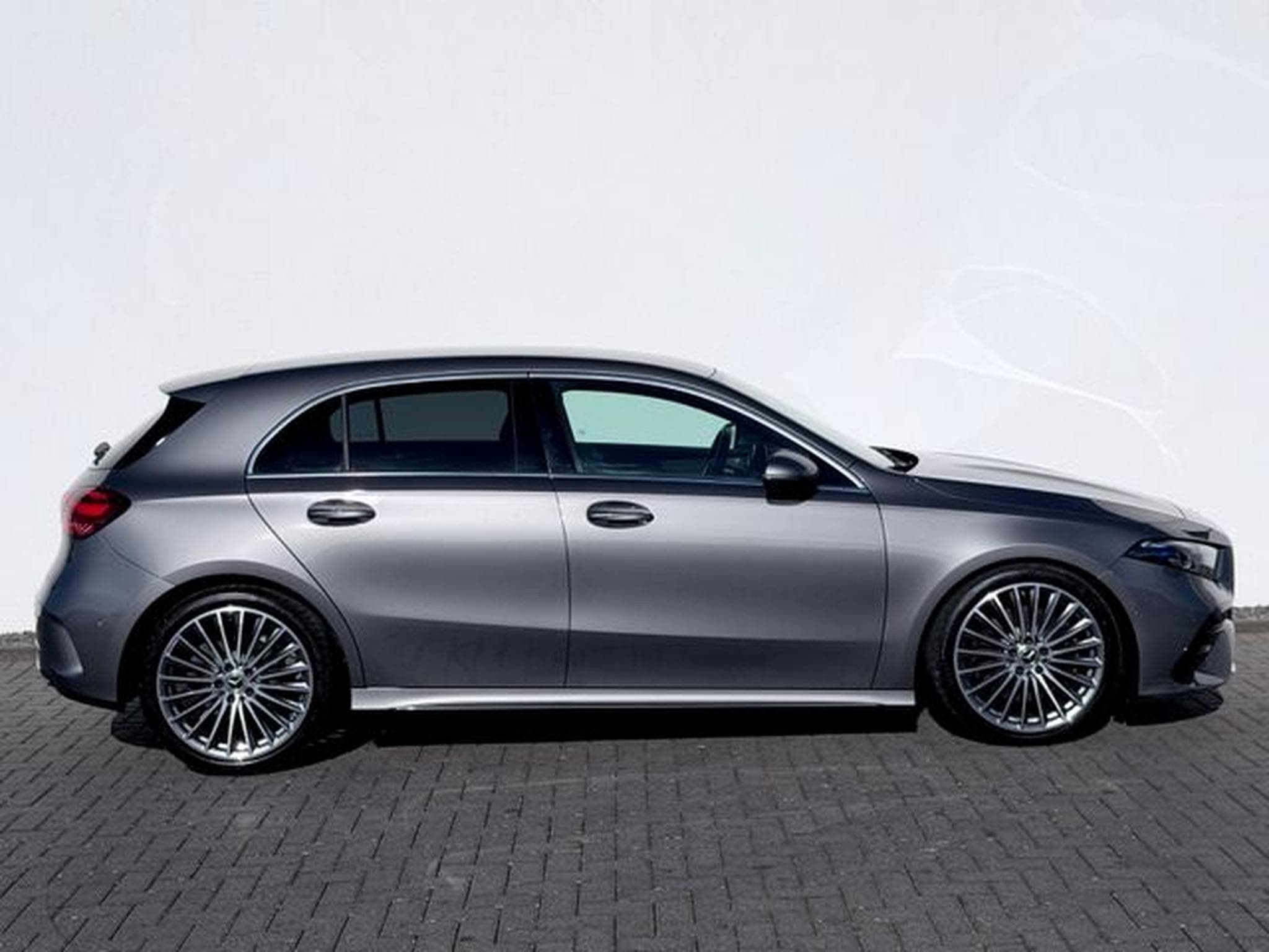 Mercedes A 220 A 220d Amg Line /NAVI/LED/CAM/BURMESTER/1.HAND/ (2024) - Photo 4