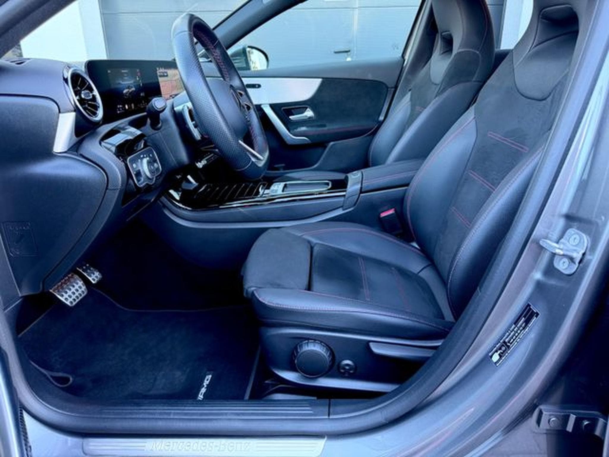 Mercedes A 220 A 220d Amg Line /NAVI/LED/CAM/BURMESTER/1.HAND/ (2024) - Photo 9