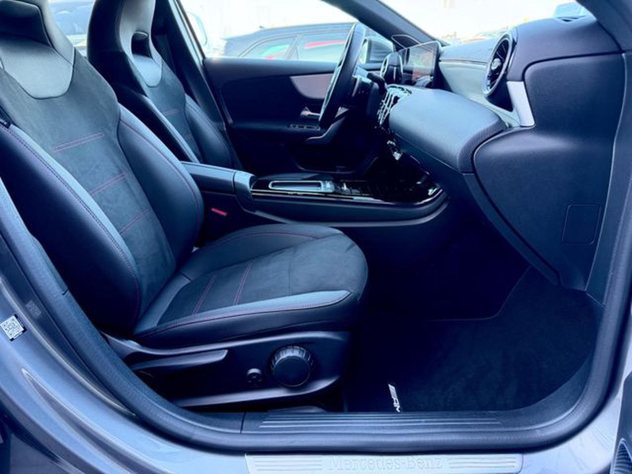 Mercedes A 220 A 220d Amg Line /NAVI/LED/CAM/BURMESTER/1.HAND/ (2024) - Photo 12