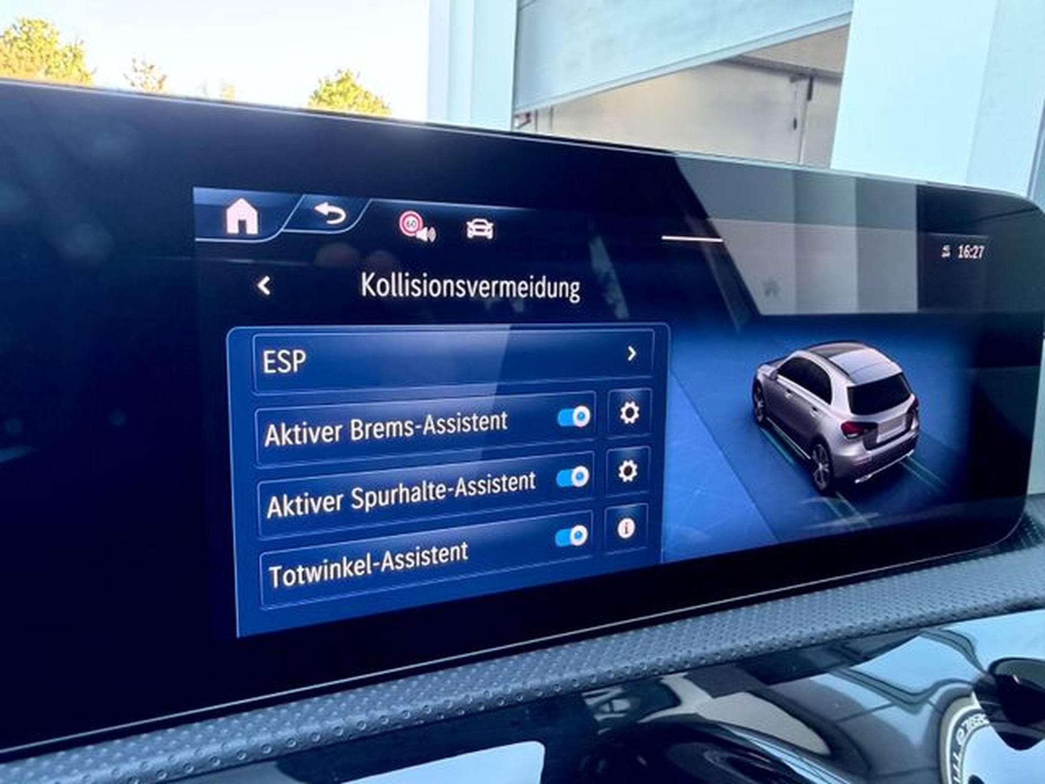 Mercedes A 220 A 220d Amg Line /NAVI/LED/CAM/BURMESTER/1.HAND/ (2024) - Photo 18