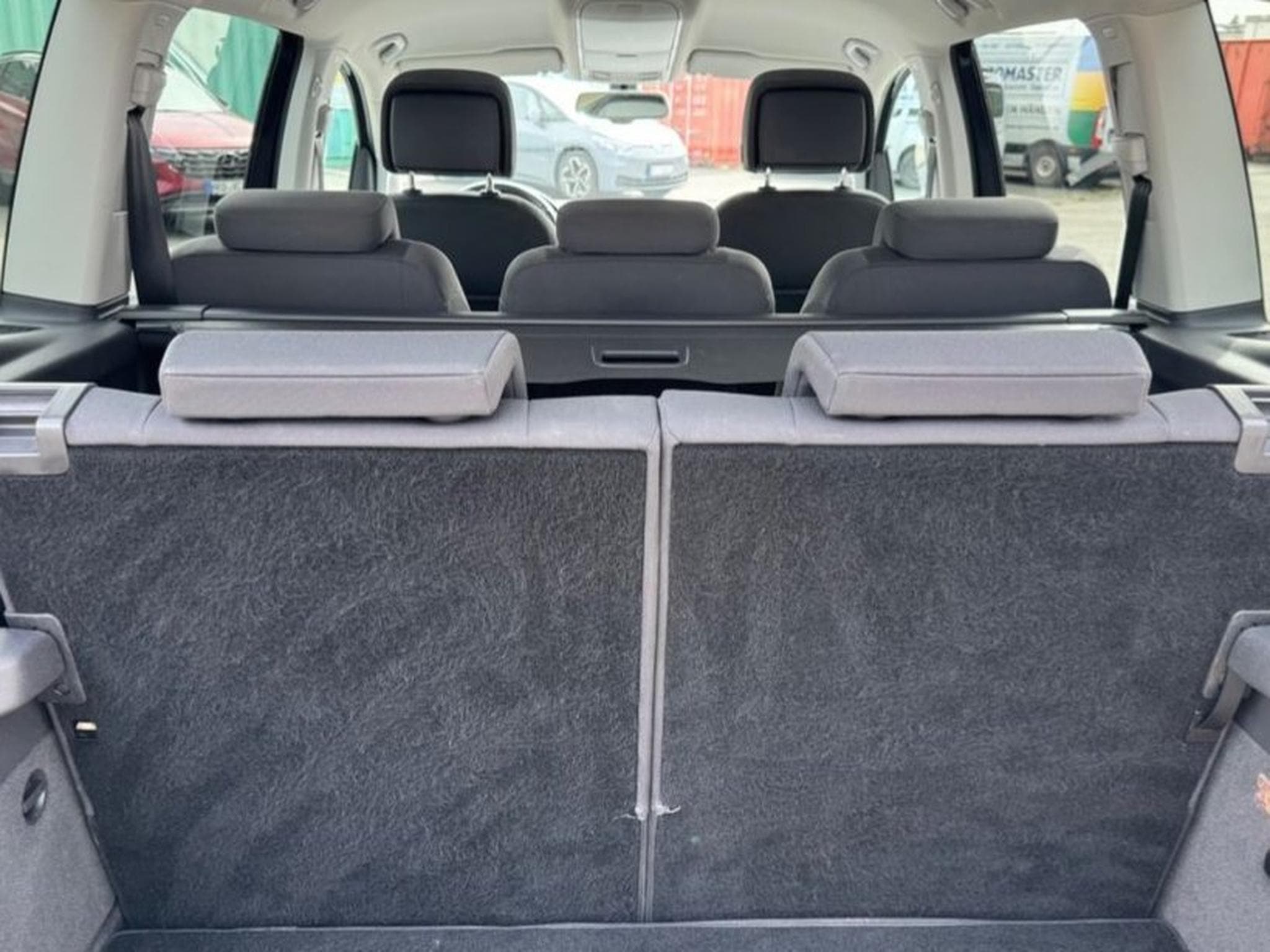 VW Touran 2.0 TDI Highline 7 places (2012) - Photo 2