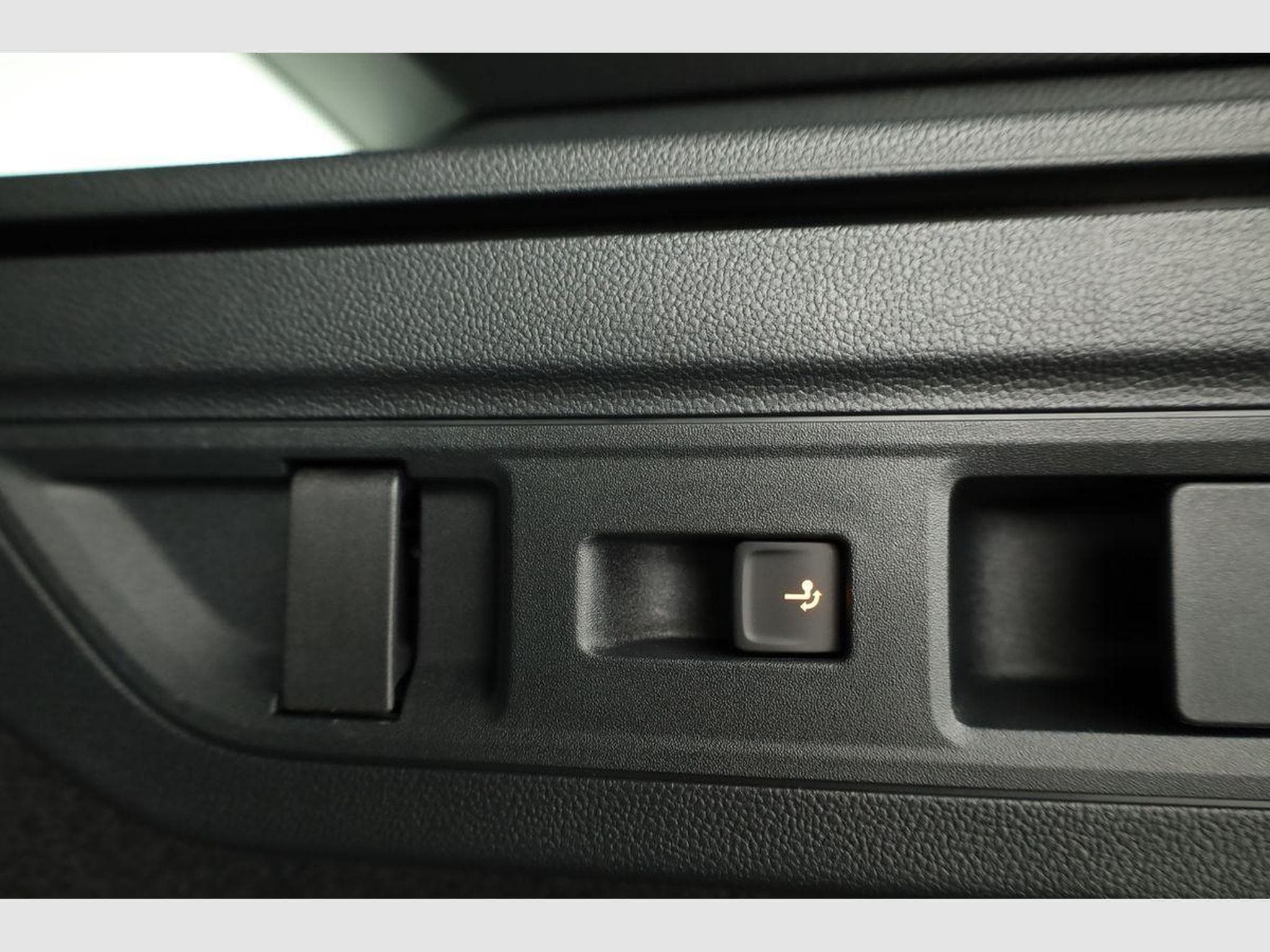 VW Passat Variant 2.0 TDI 142 kW 4Motion R-Line (2026) - Photo 13