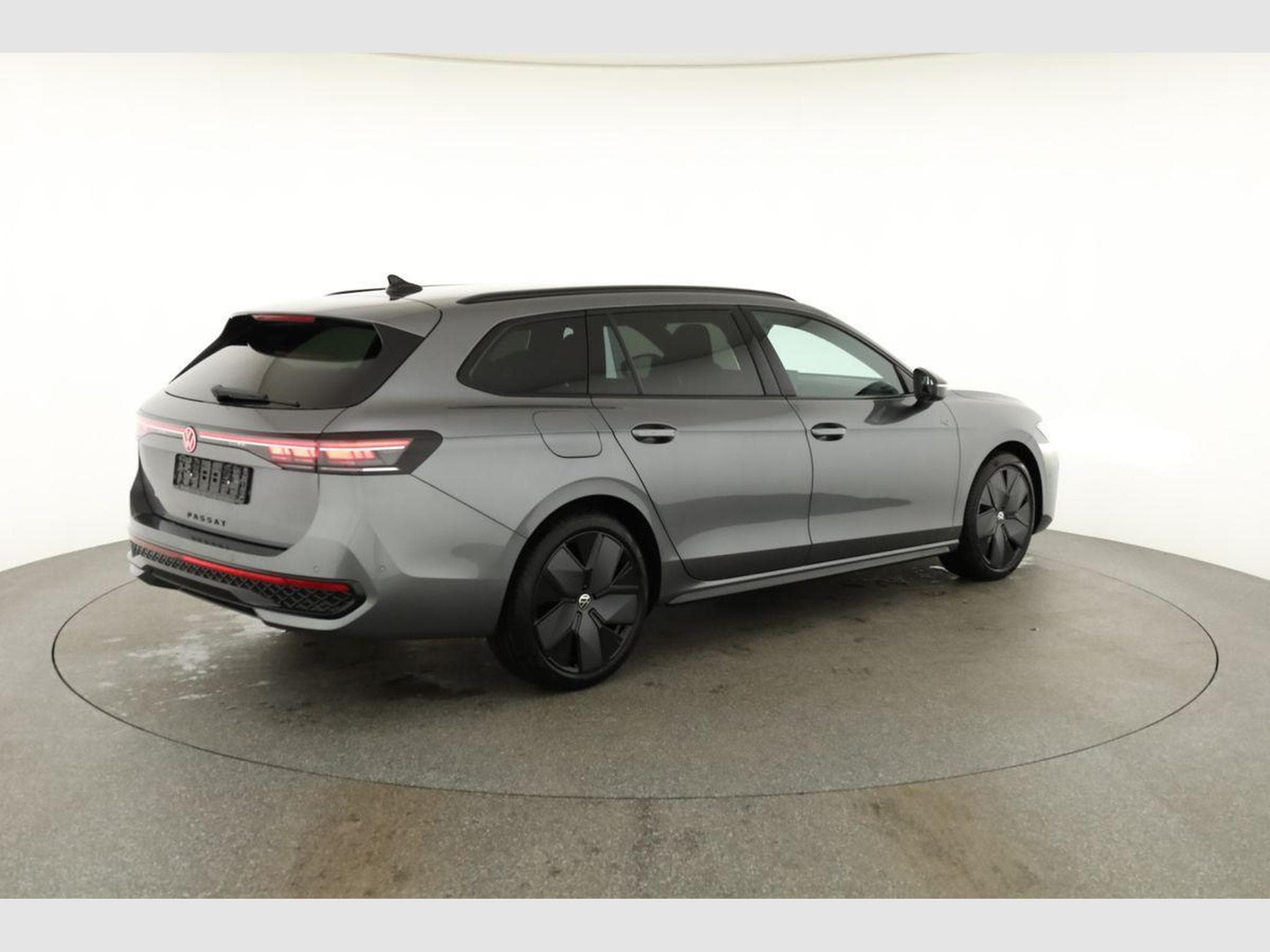 VW Passat Variant 2.0 TDI 142 kW 4Motion R-Line (2026) - Photo 19