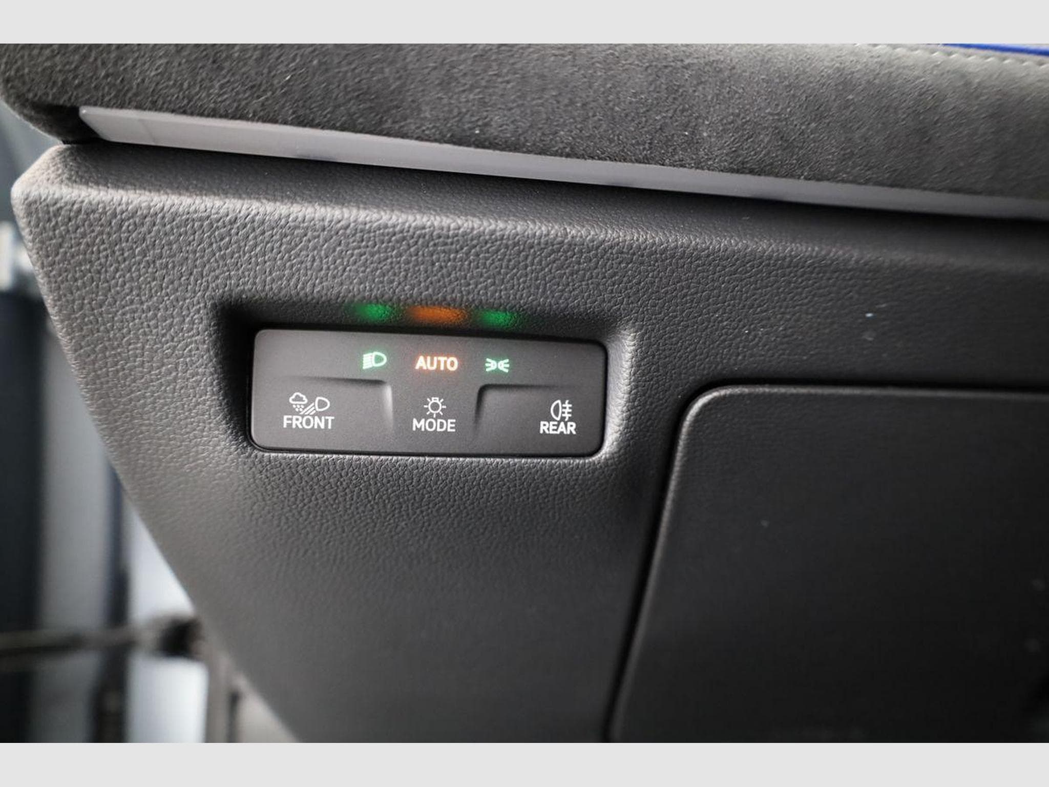 VW Passat Variant 2.0 TDI 142 kW 4Motion R-Line (2026) - Photo 7