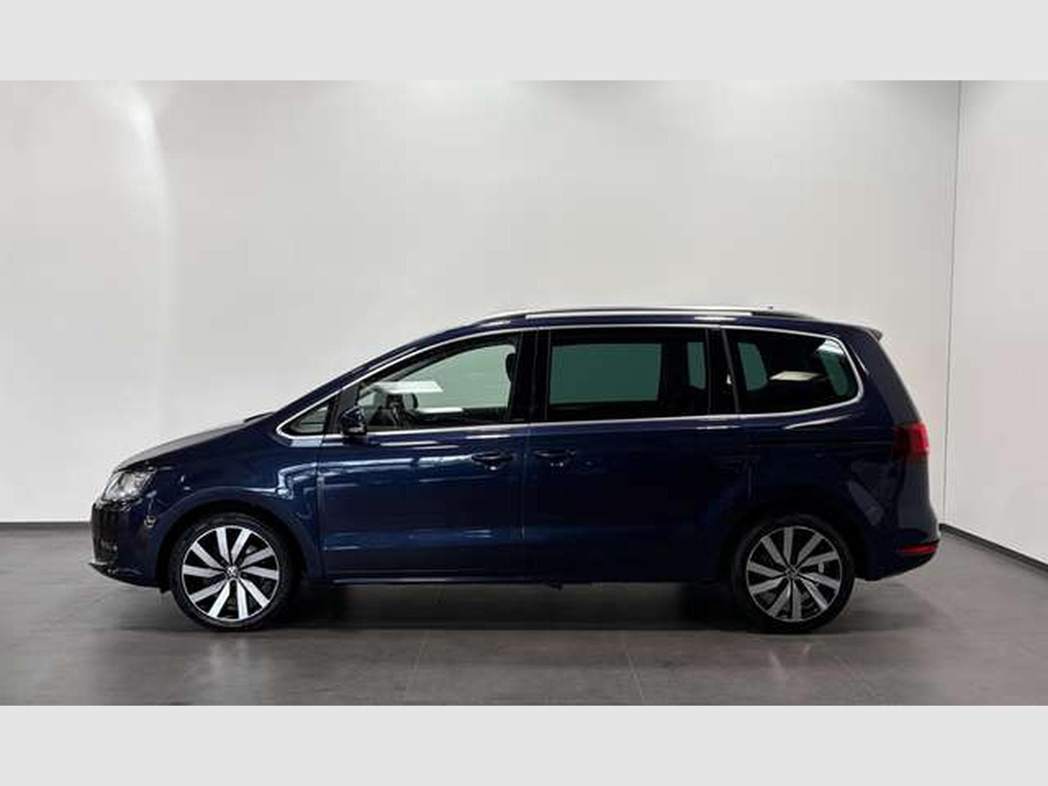 VW Sharan Allstar Plus *ACC *3-Zonen *AHK *Bi-Xenon (2017) - Photo 3