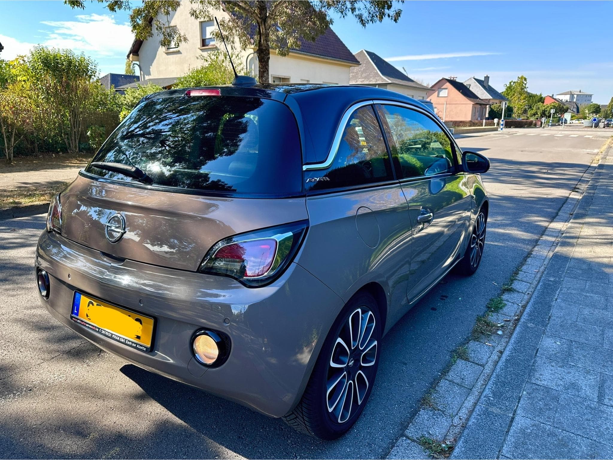 Opel Adam 1.4 Twinport 87 Easytronic Glam (2016) - Photo 2