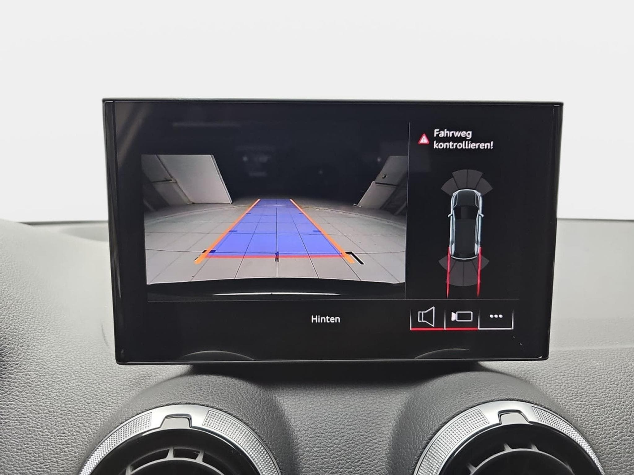 Audi Q2 35 TFSI S-Tronic 150  S-Line (2025) - Photo 9