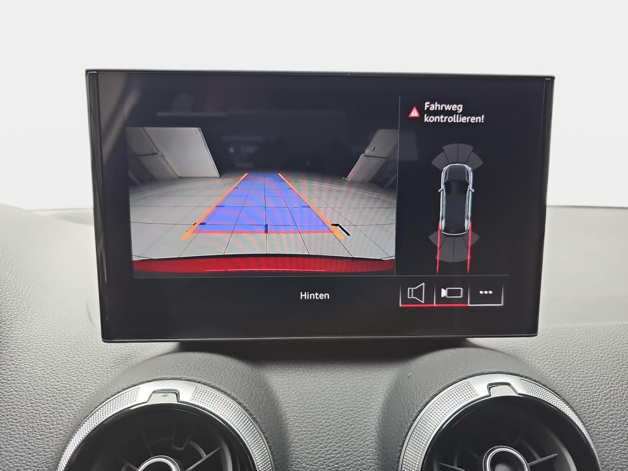 Audi Q2 35 TFSI S-Tronic 150  S-Line (2025) - Photo 9