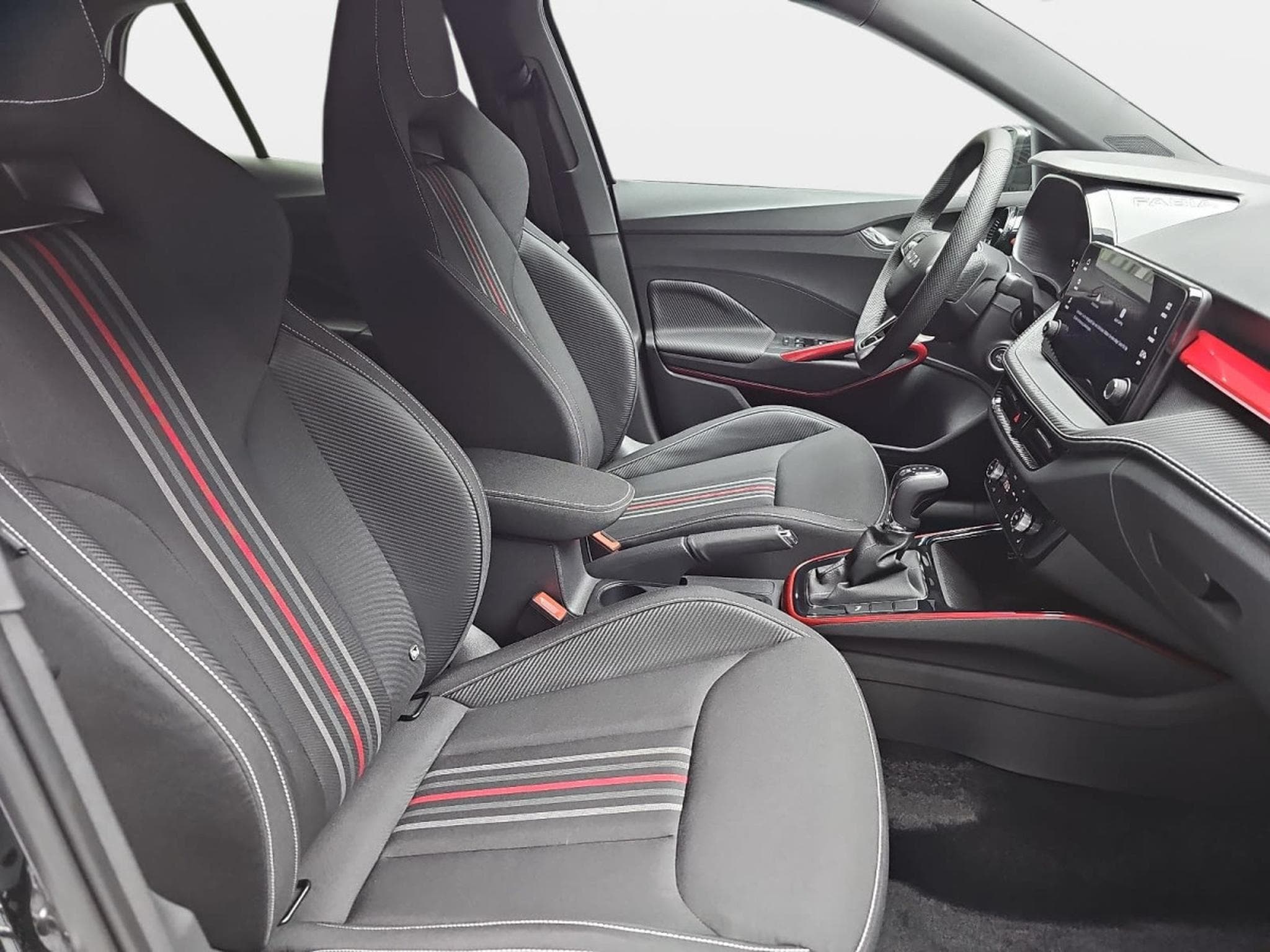 Skoda Fabia 1.0 TSi 116 DSG Monte Carlo (2025) - Foto 15