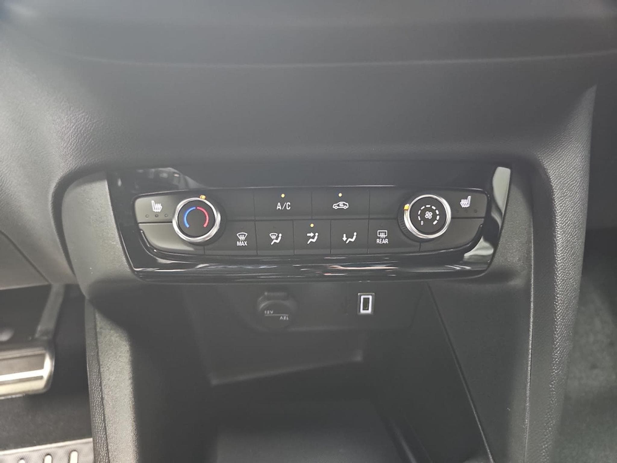 Opel Corsa 1.2 Hybrid 145 Auto  GS (2026) - Photo 11