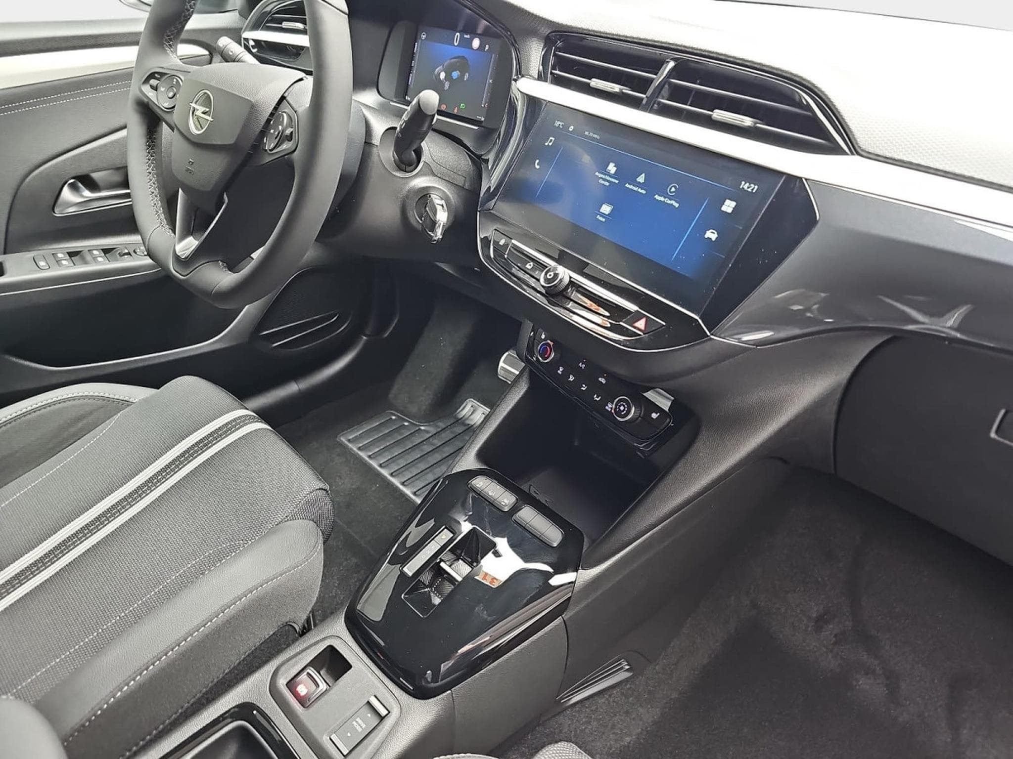 Opel Corsa 1.2 Hybrid 145 Auto  GS (2026) - Photo 16