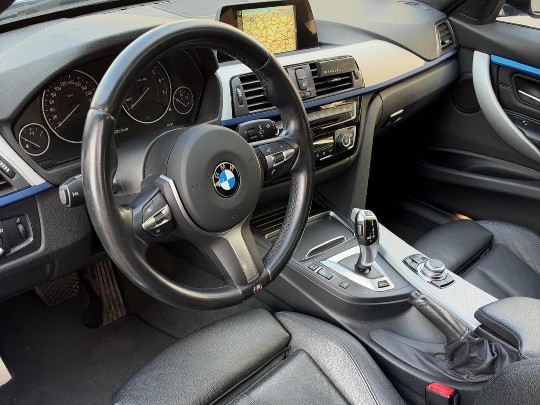 BMW 330 330e Pack M (2016) - Photo 10