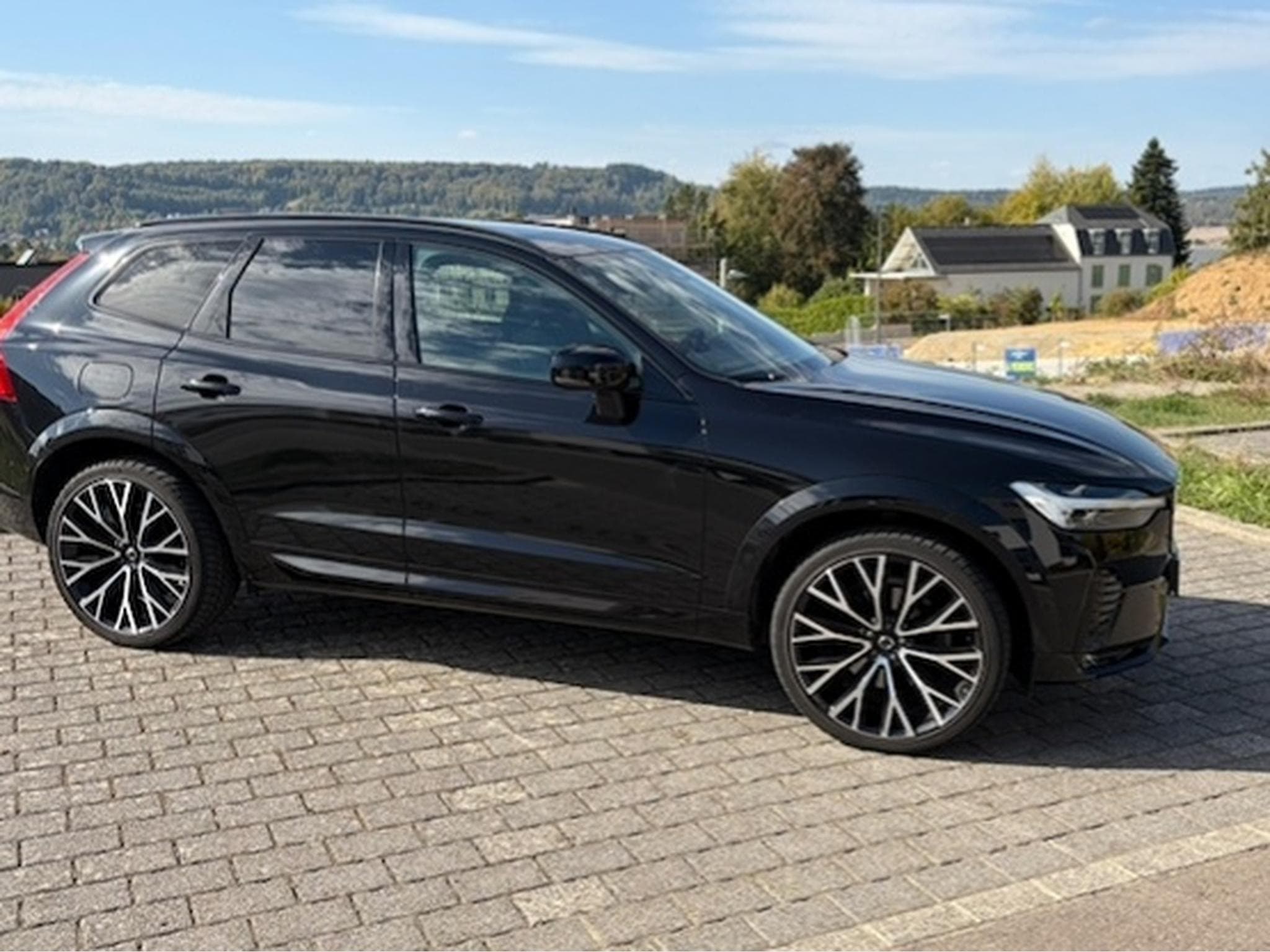 Volvo XC60 (2021) - Photo 2