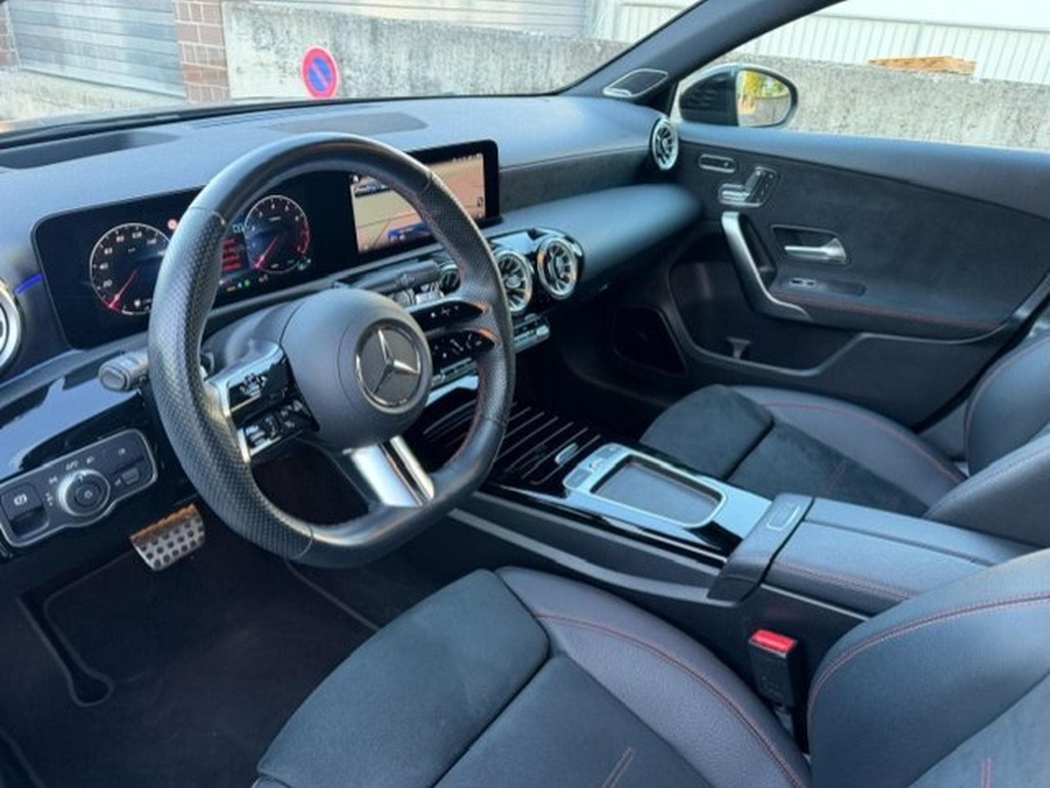 Mercedes A 200 AMG Line 163 ch (2023) - Photo 7