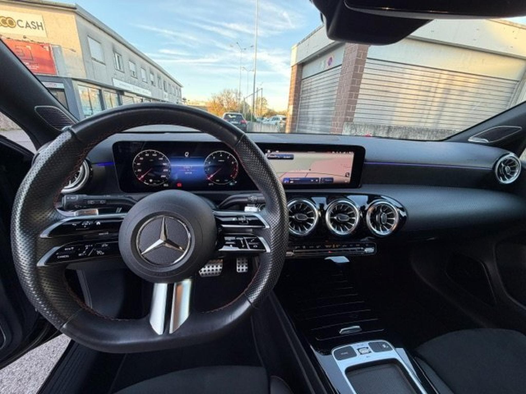 Mercedes A 200 AMG Line 163 ch (2023) - Photo 8
