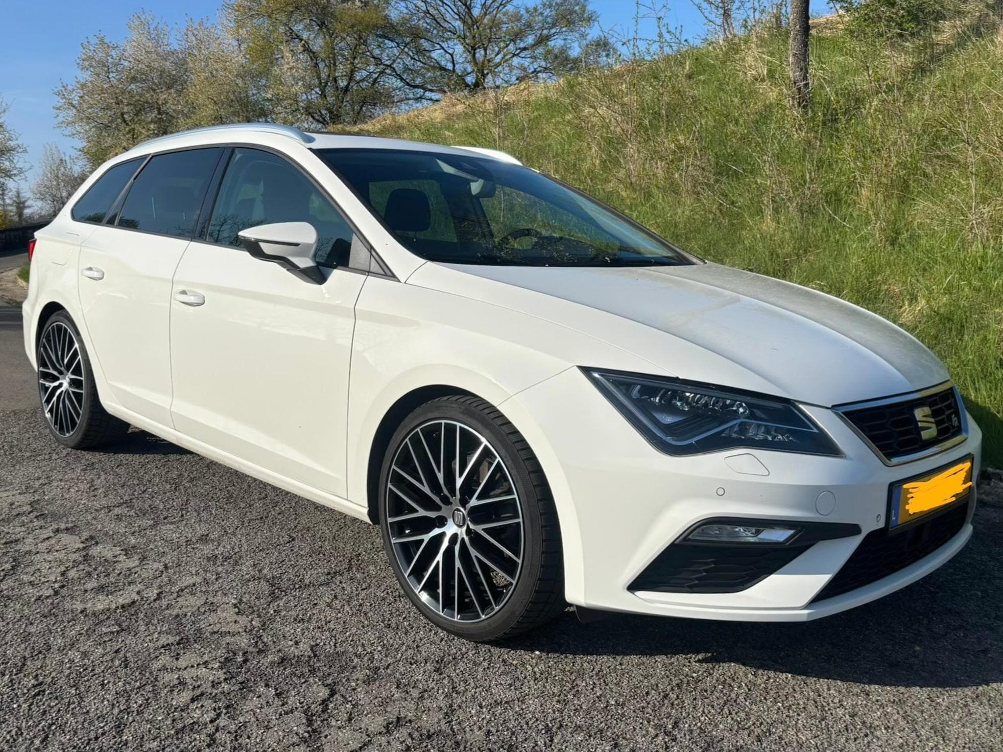 Seat Leon FR (2019) - Photo 1