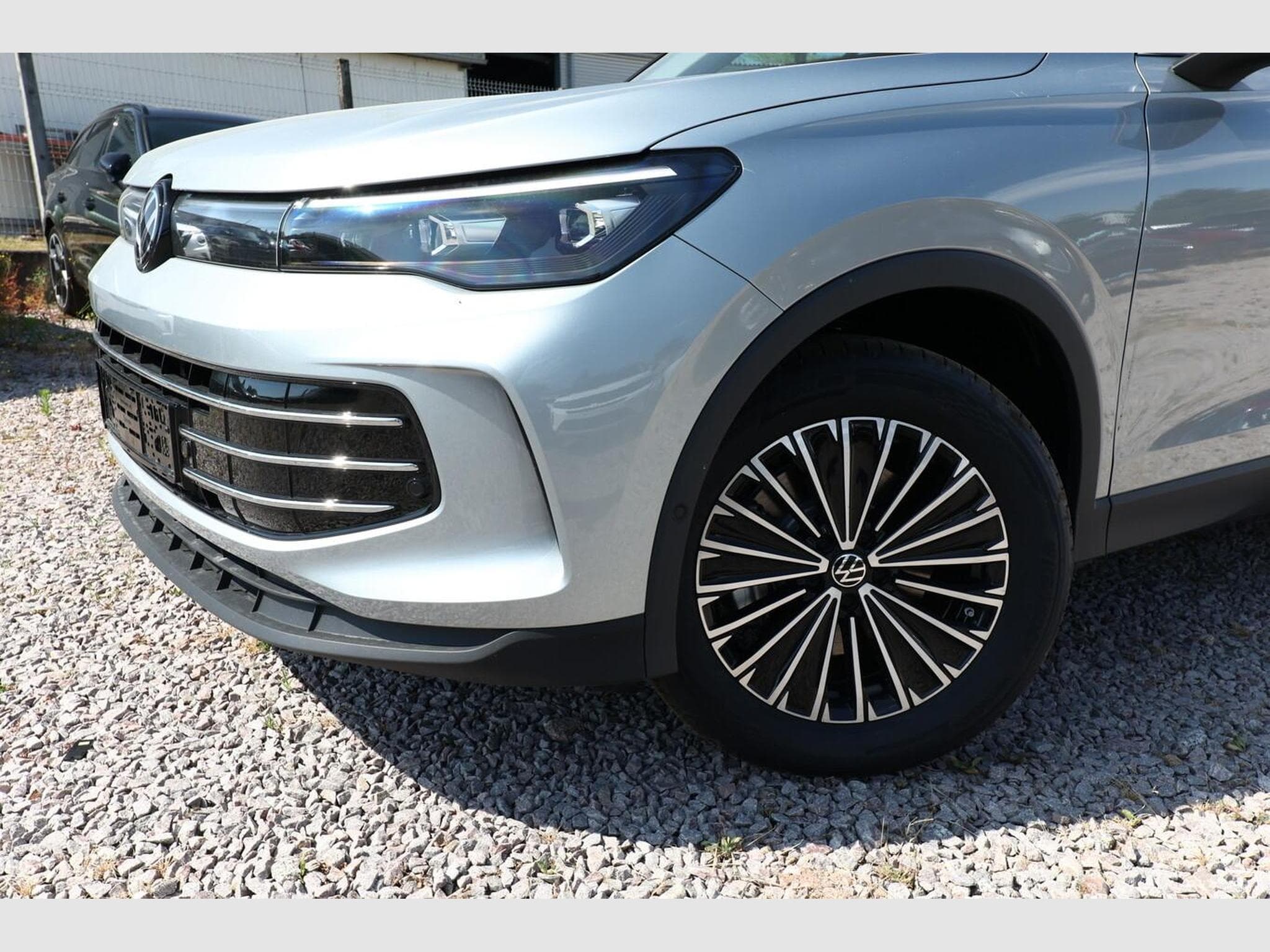 VW Tiguan Eleg. 4M Nav (2026) - Foto 5