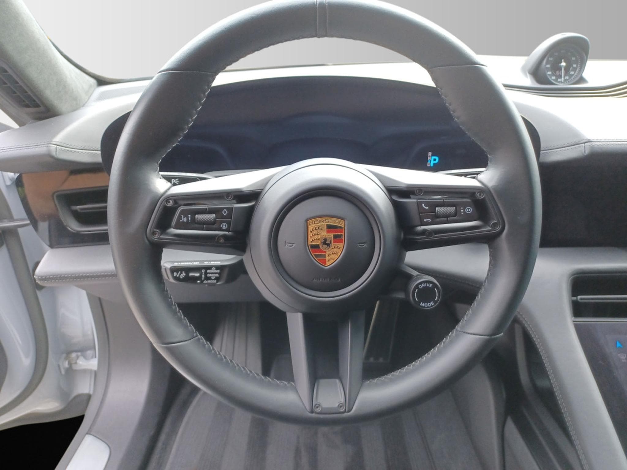Porsche Taycan Turbo Cross Turismo (2024) - Photo 12
