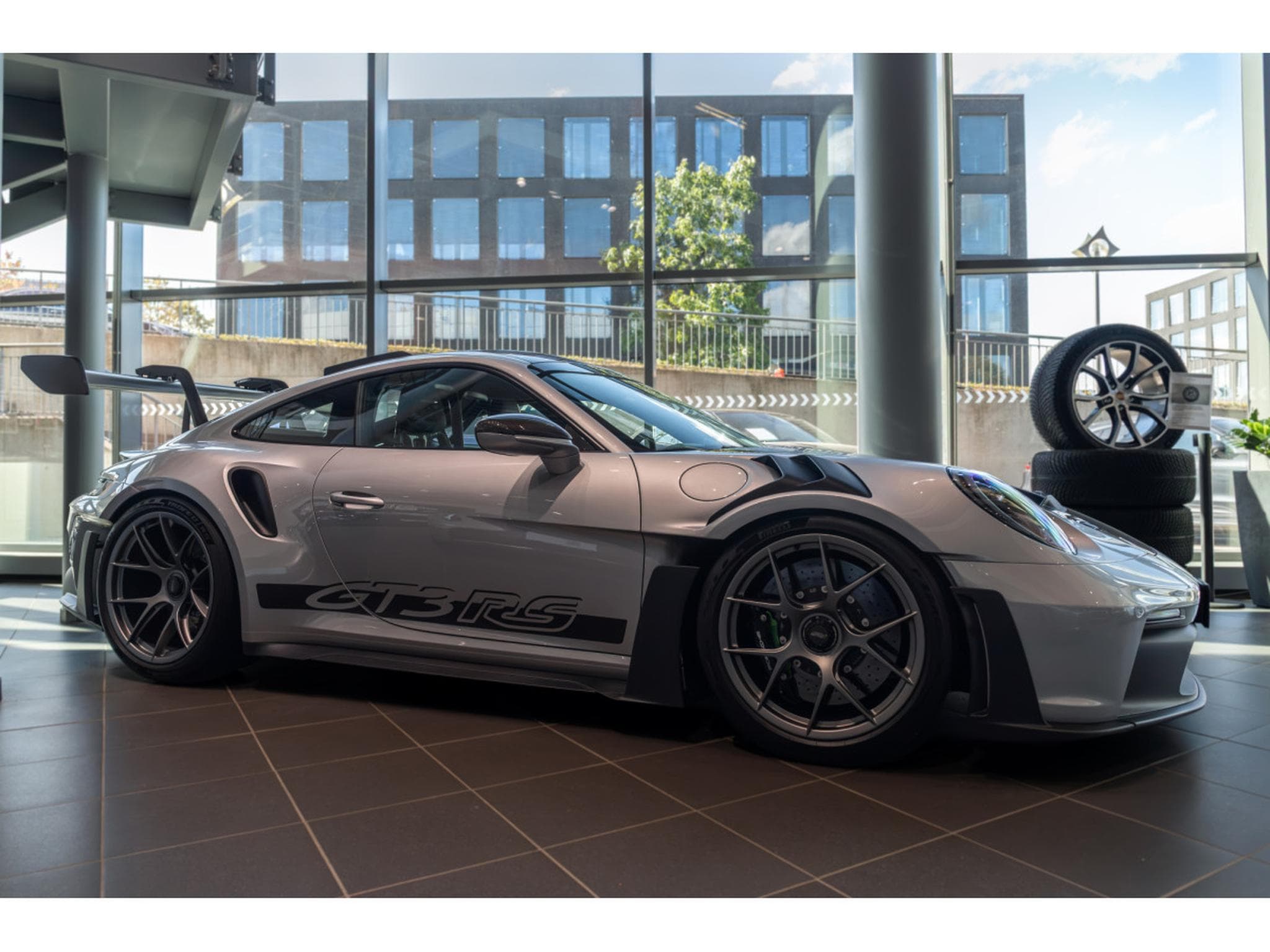 Porsche 911 GT3 RS (2023) - Photo 4