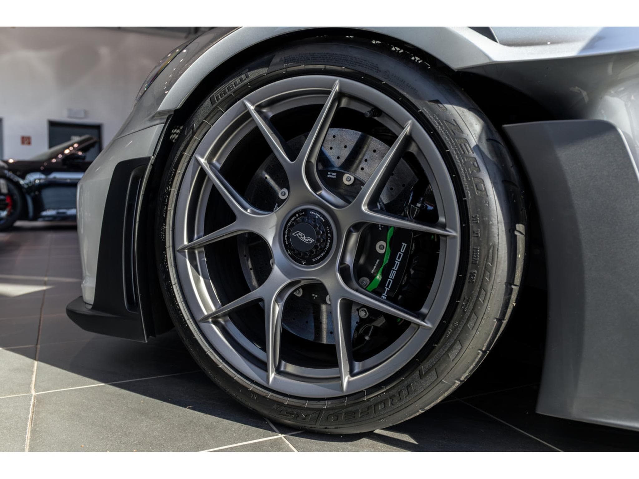 Porsche 911 GT3 RS (2023) - Photo 12