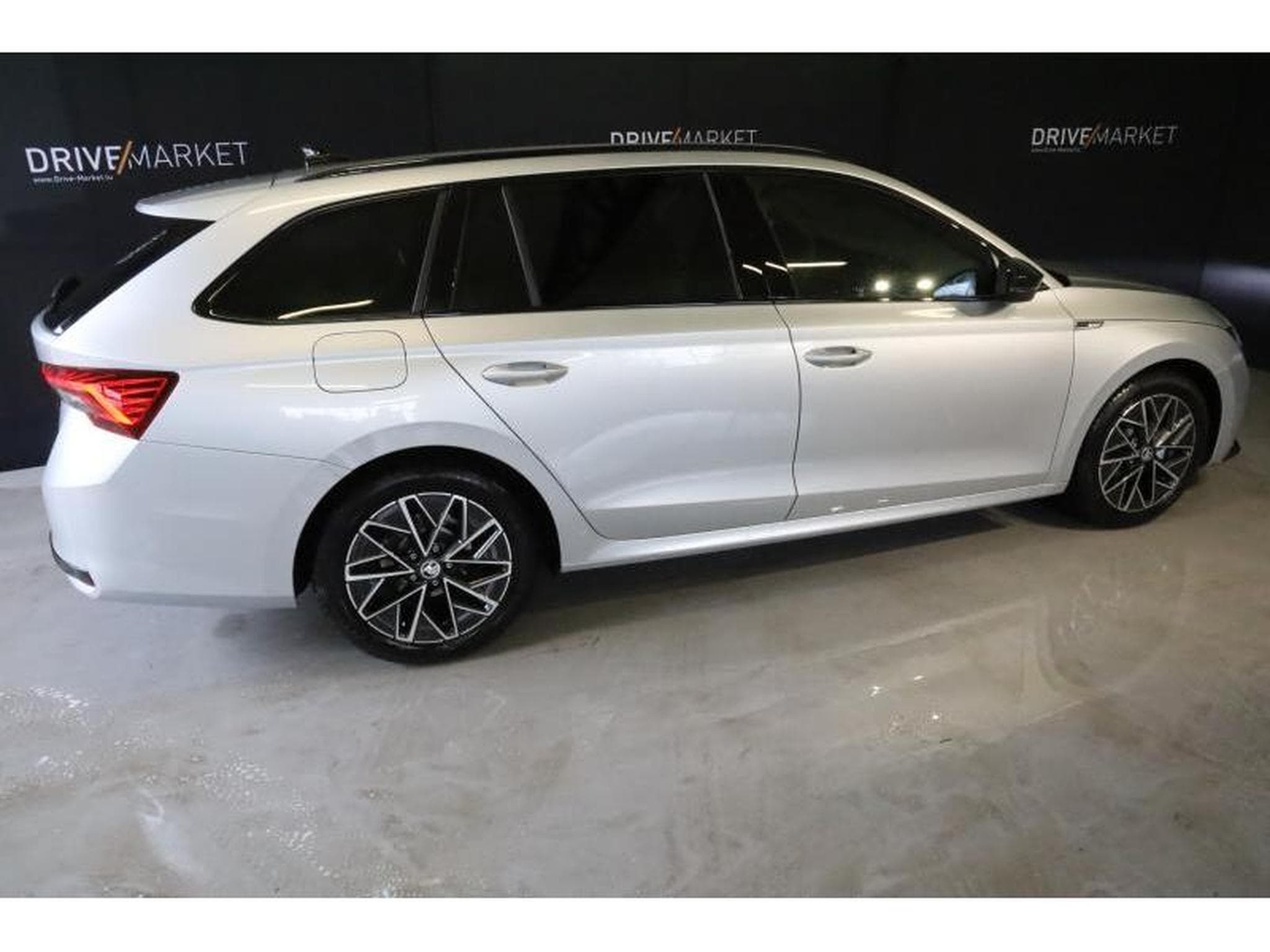 Skoda Octavia Sportline (2024) - Photo 7