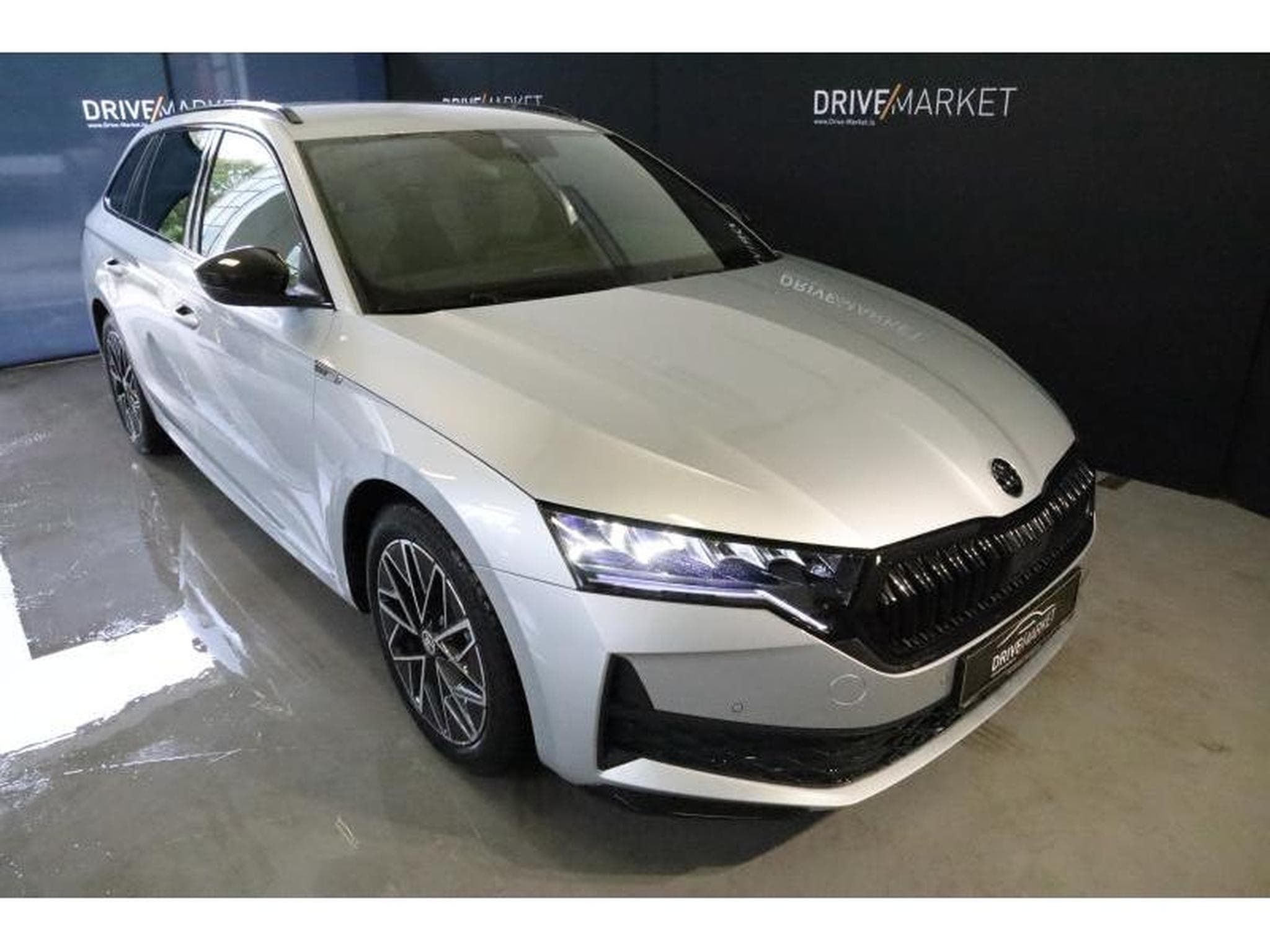 Skoda Octavia Sportline (2024) - Photo 10