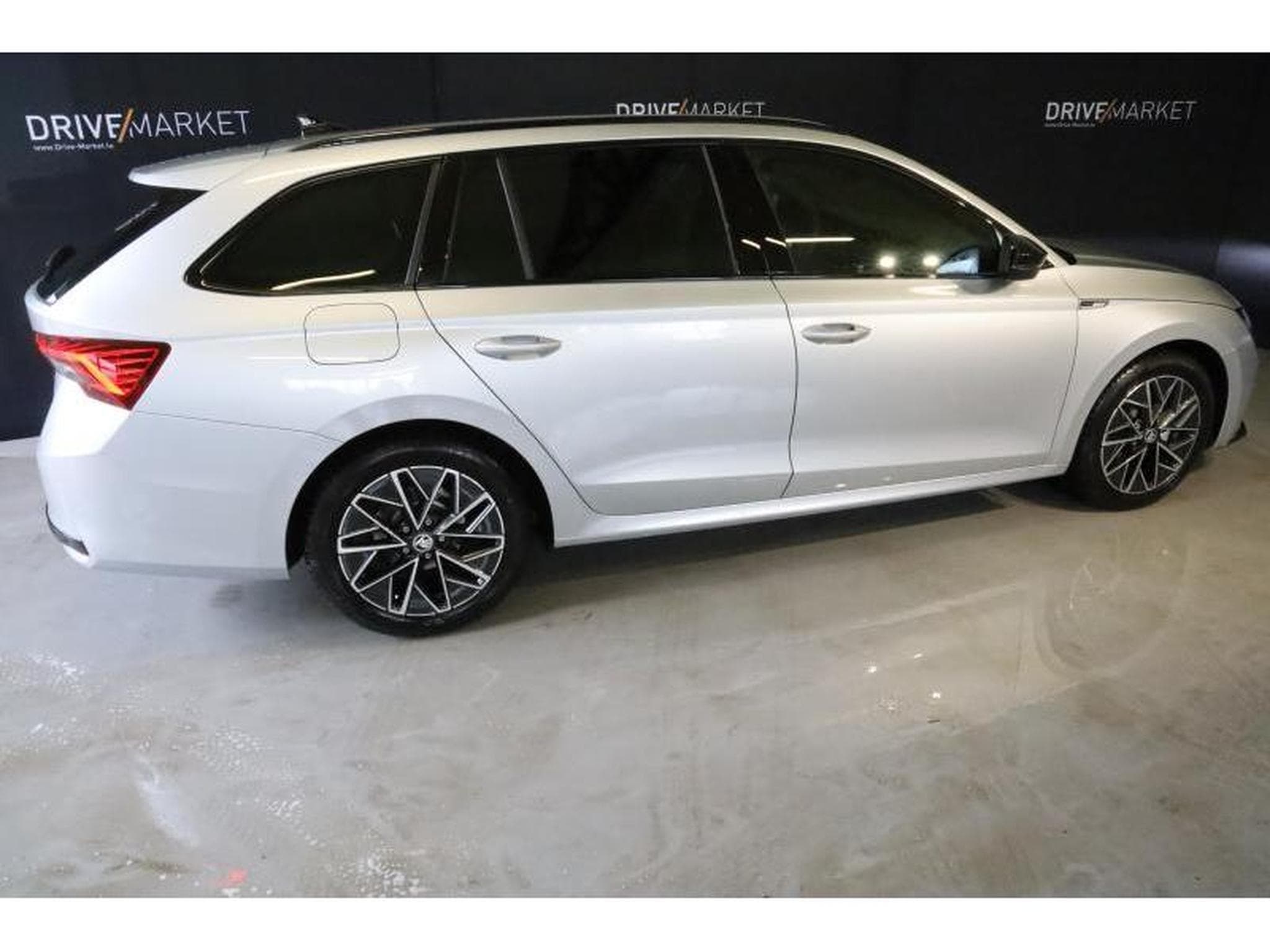 Skoda Octavia Sportline (2024) - Photo 9