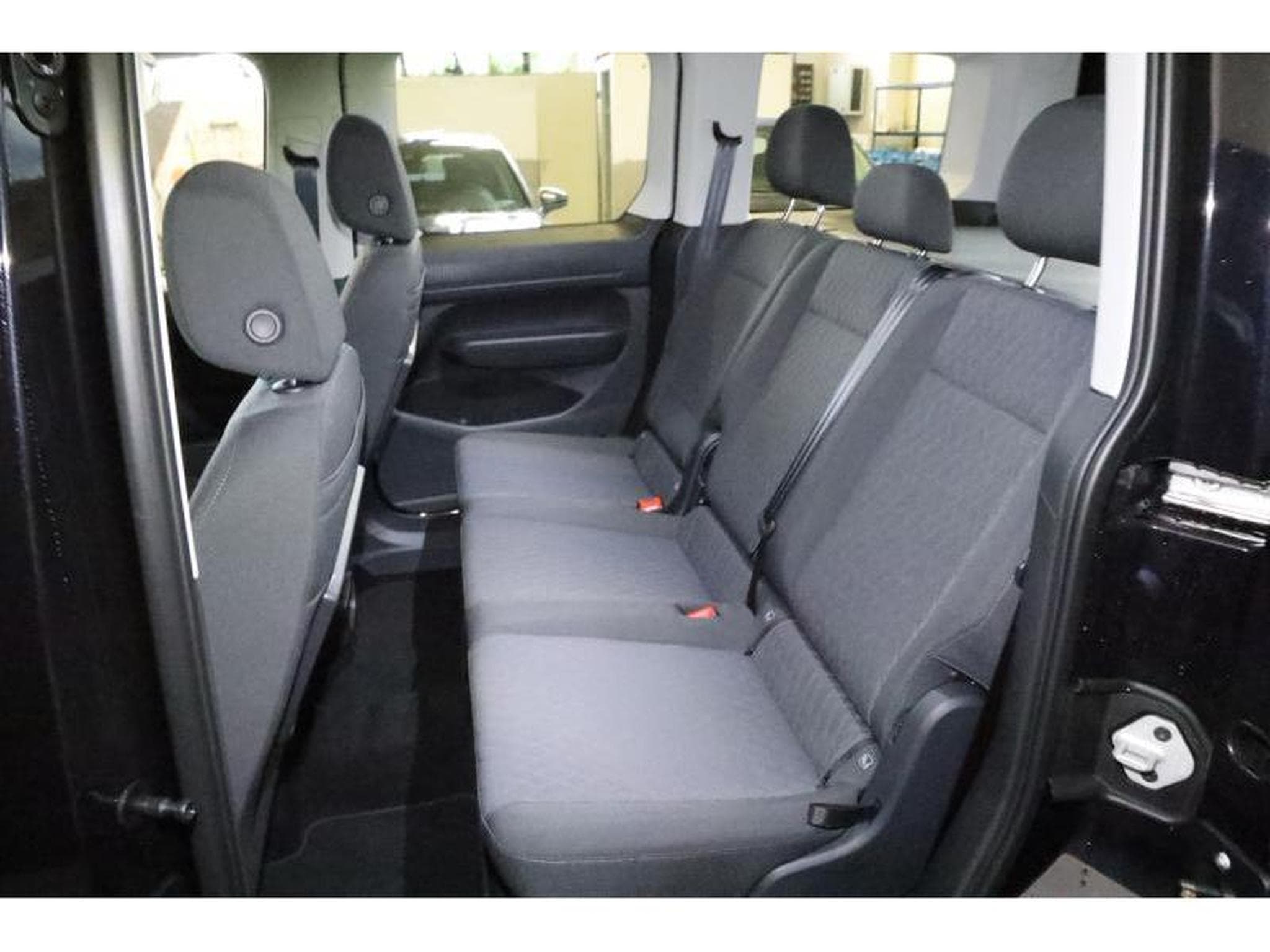 VW Caddy V Life (2024) - Photo 10